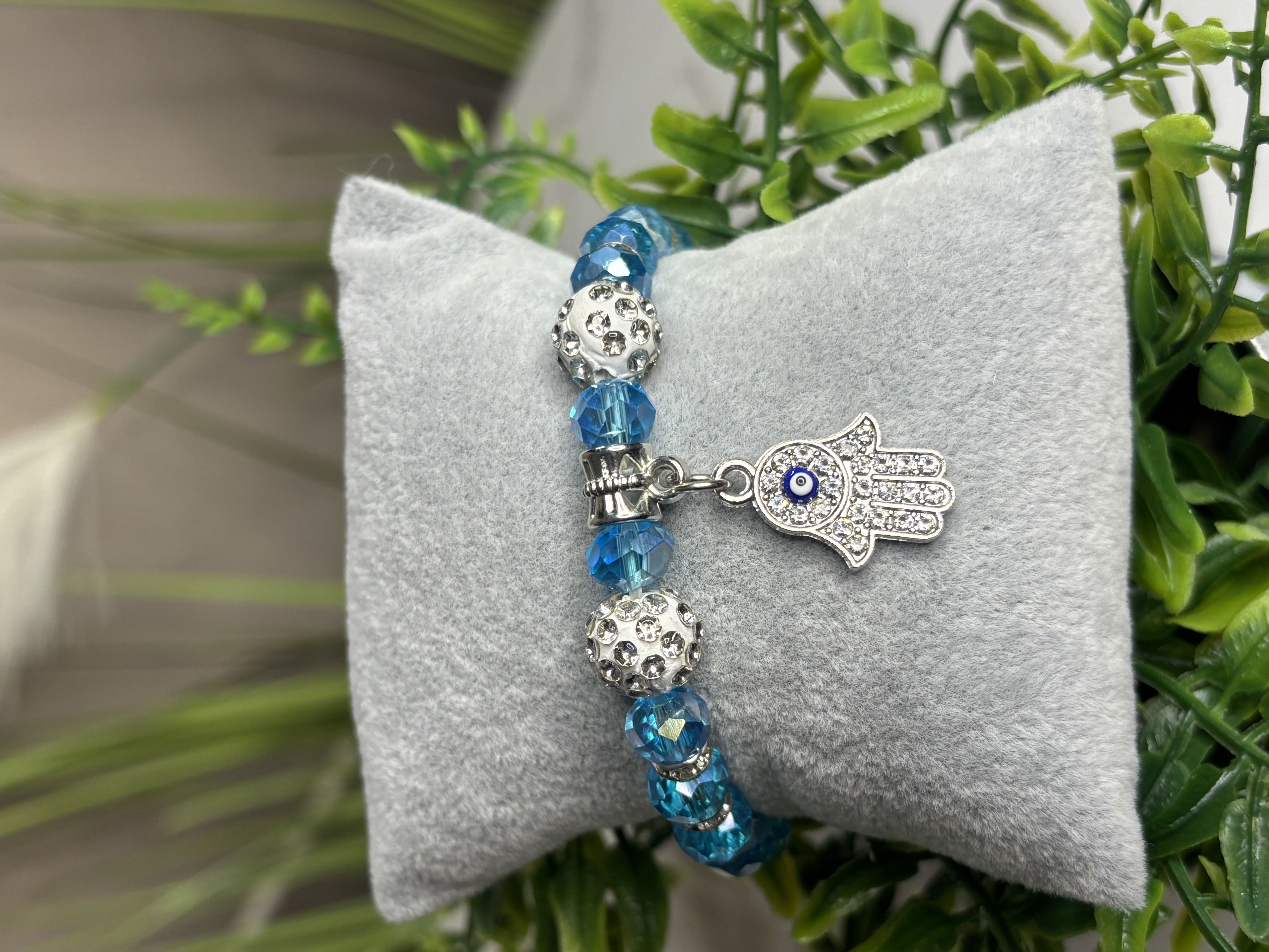 Apyrankė su karoliukais ir Hamsa pakabuku