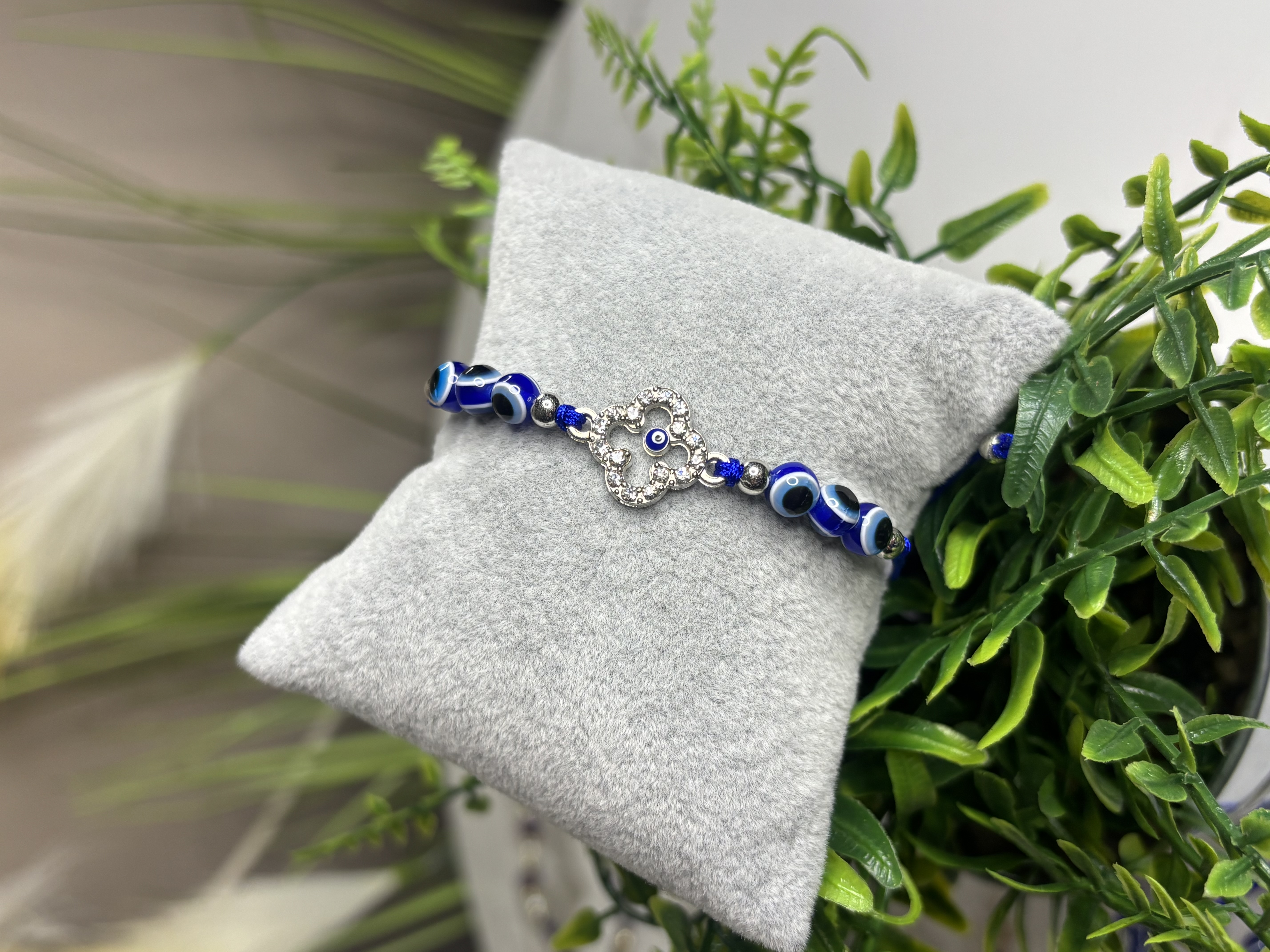 Rankų darbo apyrankė