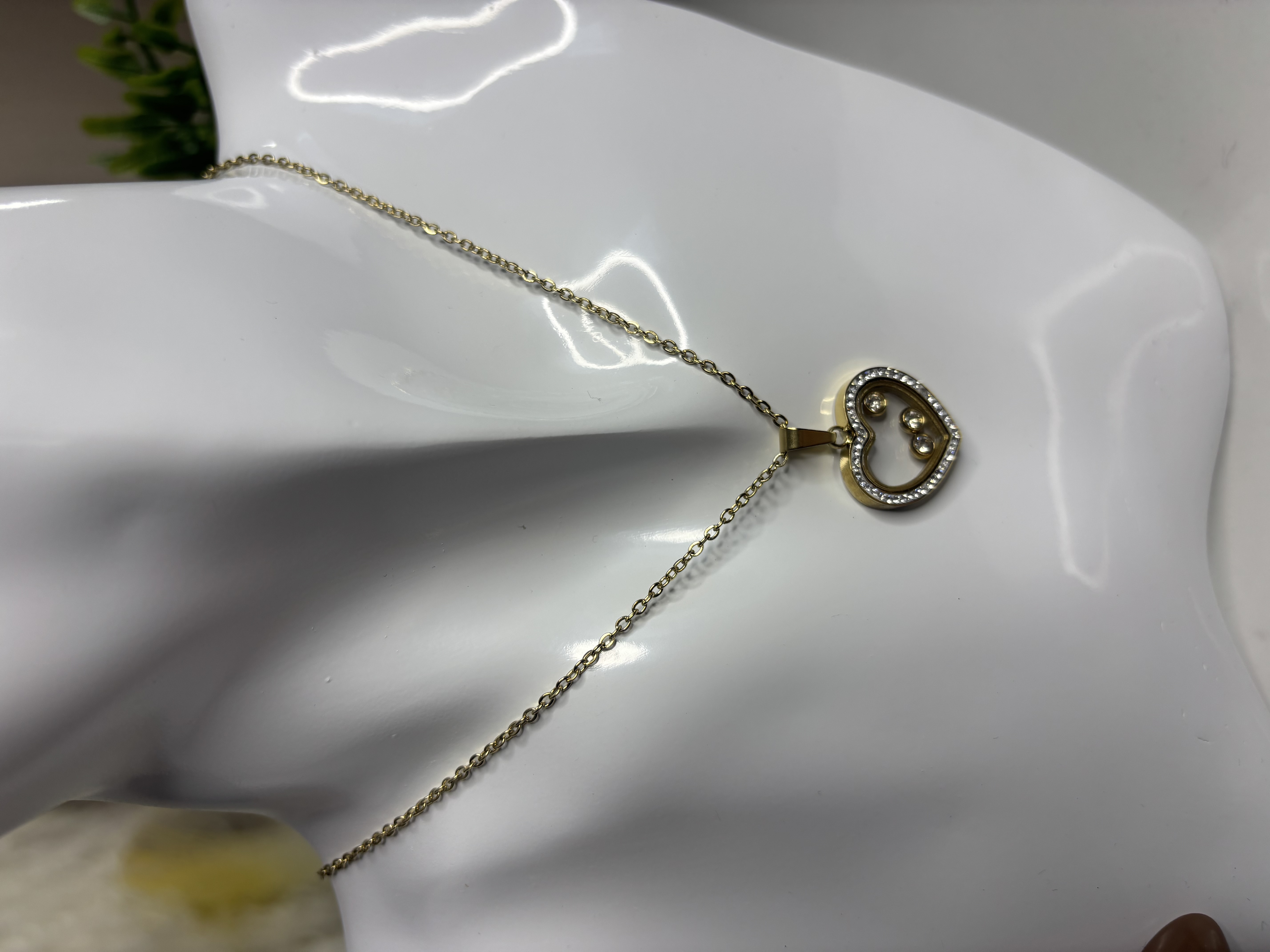 Auksinė grandinėlė su širdelės pakabuku