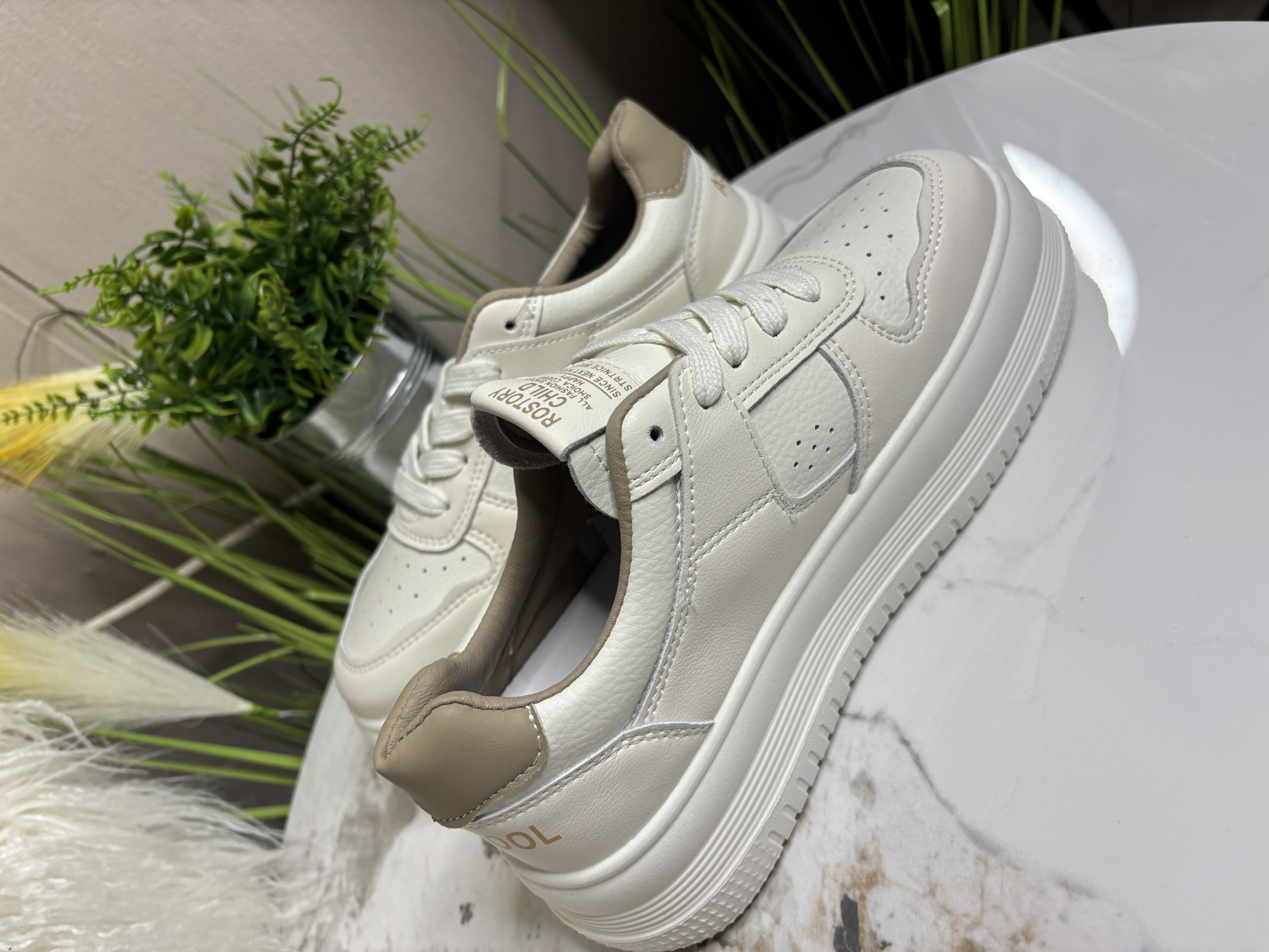 Balti laisvalaikio sportbačiai