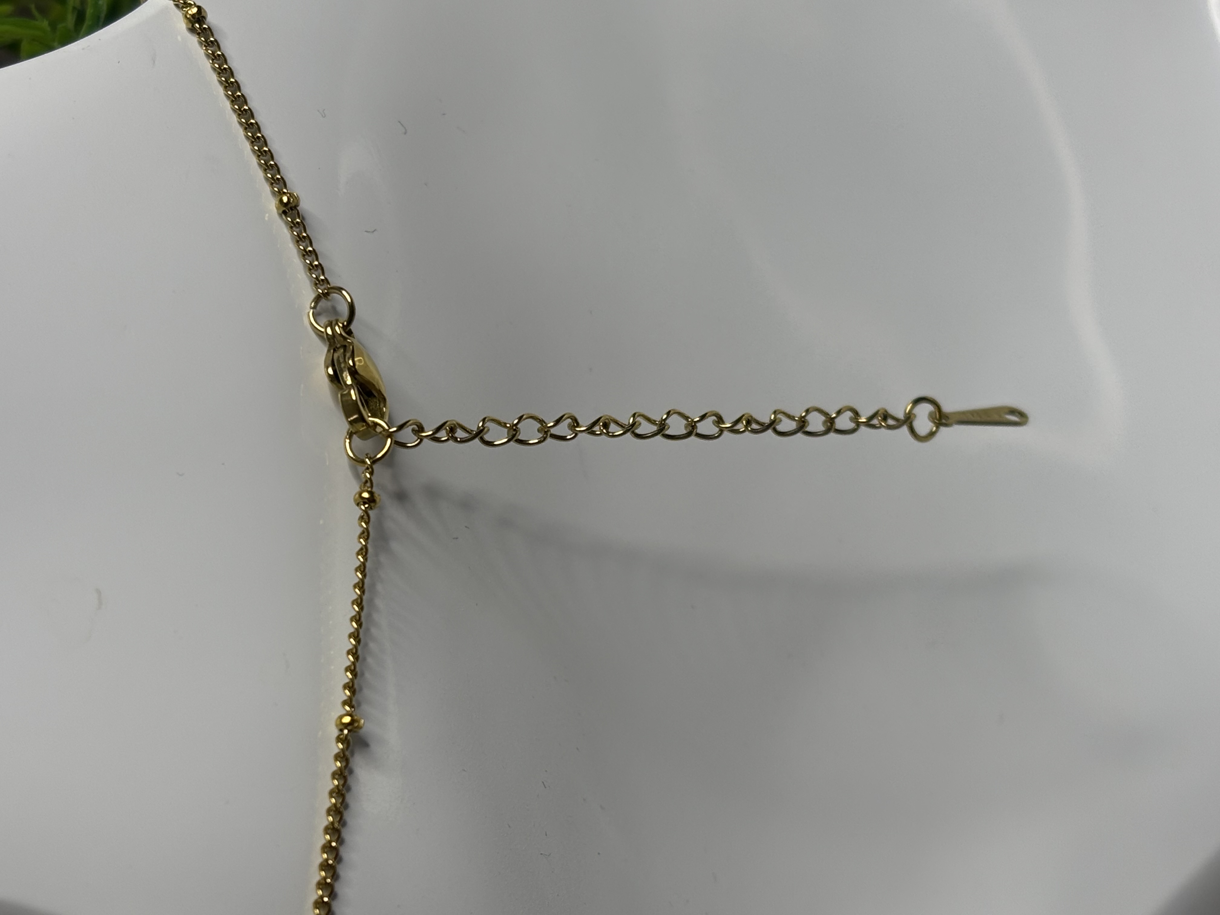 Auksinė grandinėlė su B raide