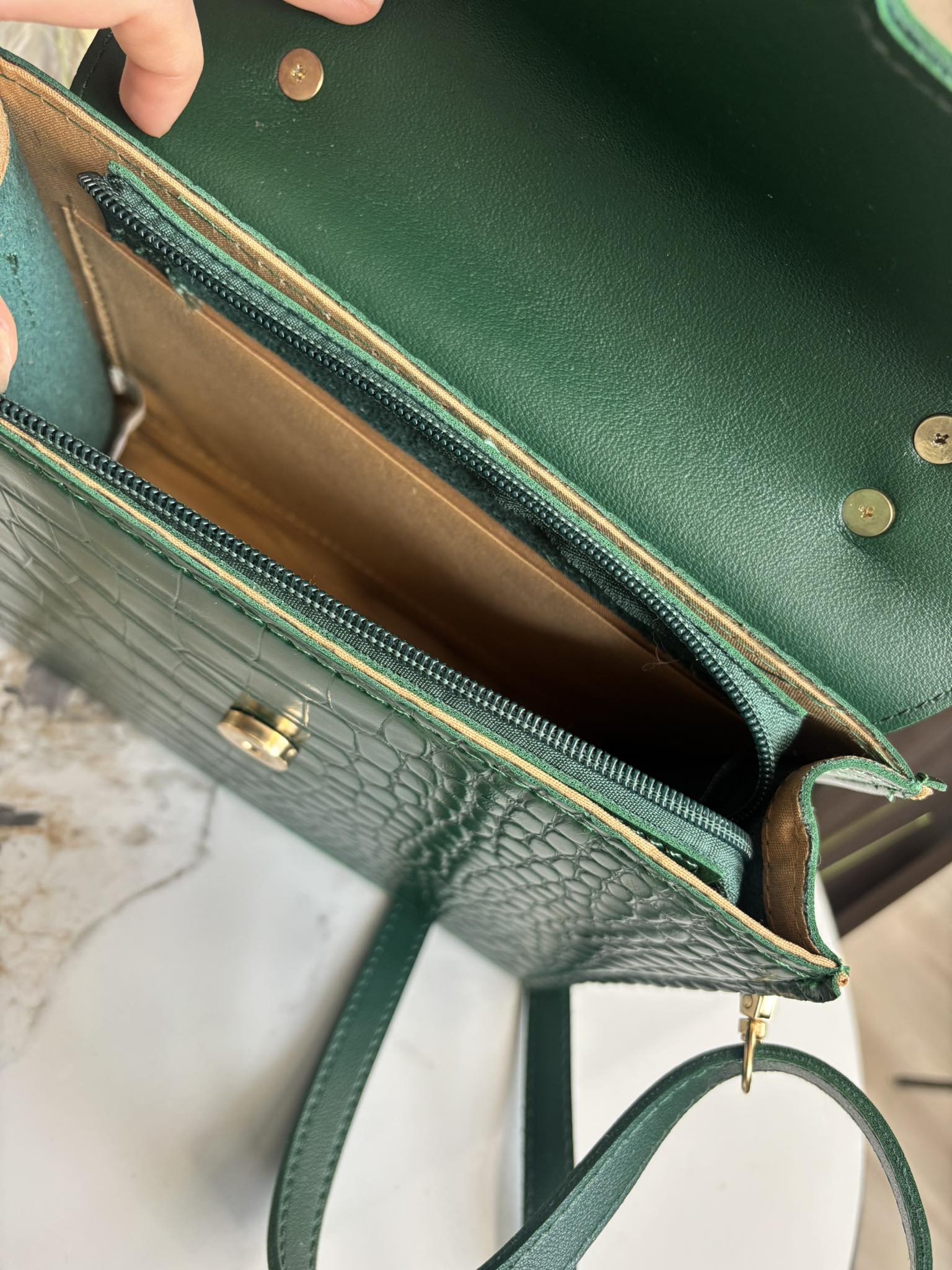 Žalia rankinė su krokodilo raštu 