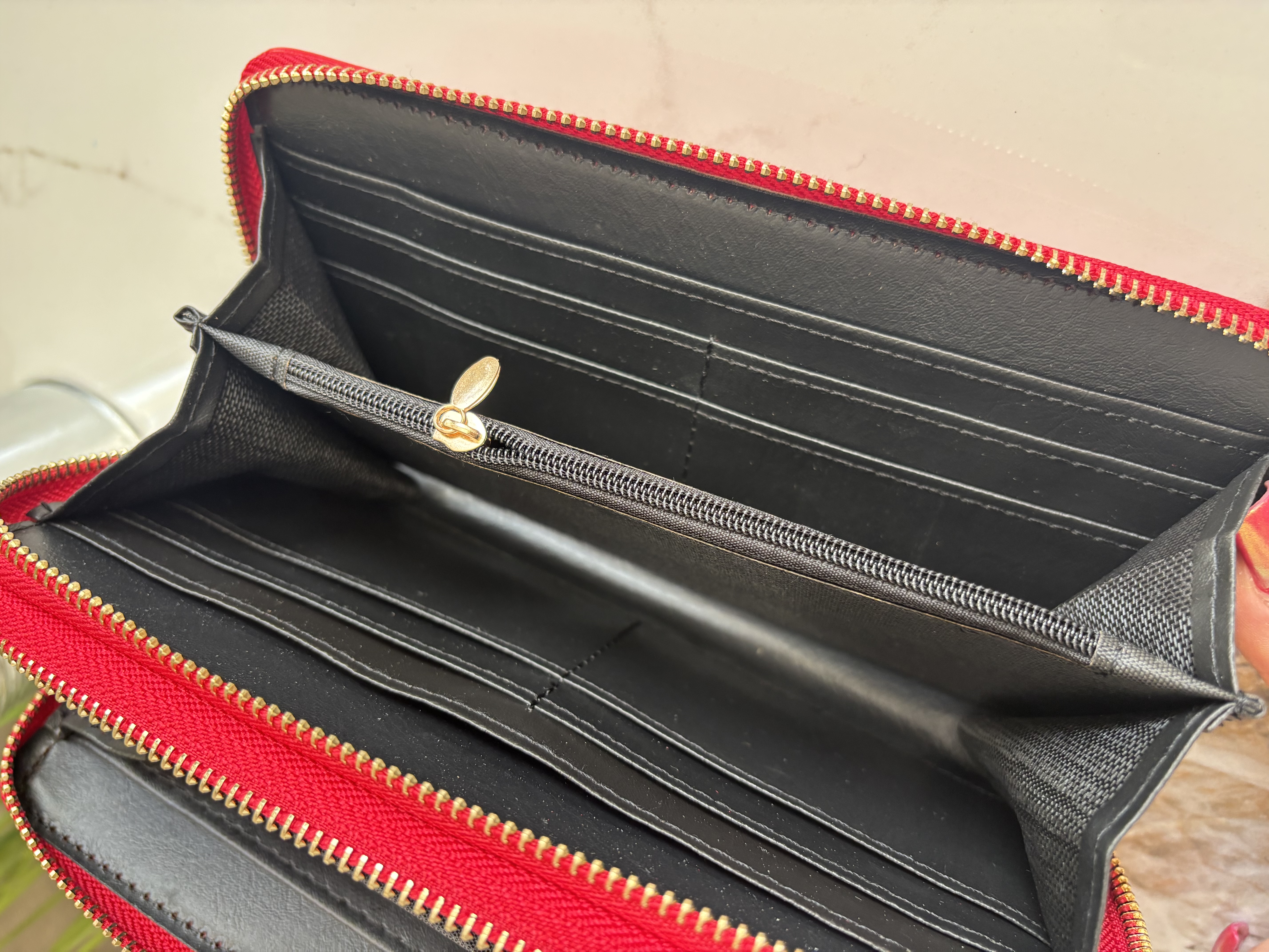 Raudona moteriška piniginė