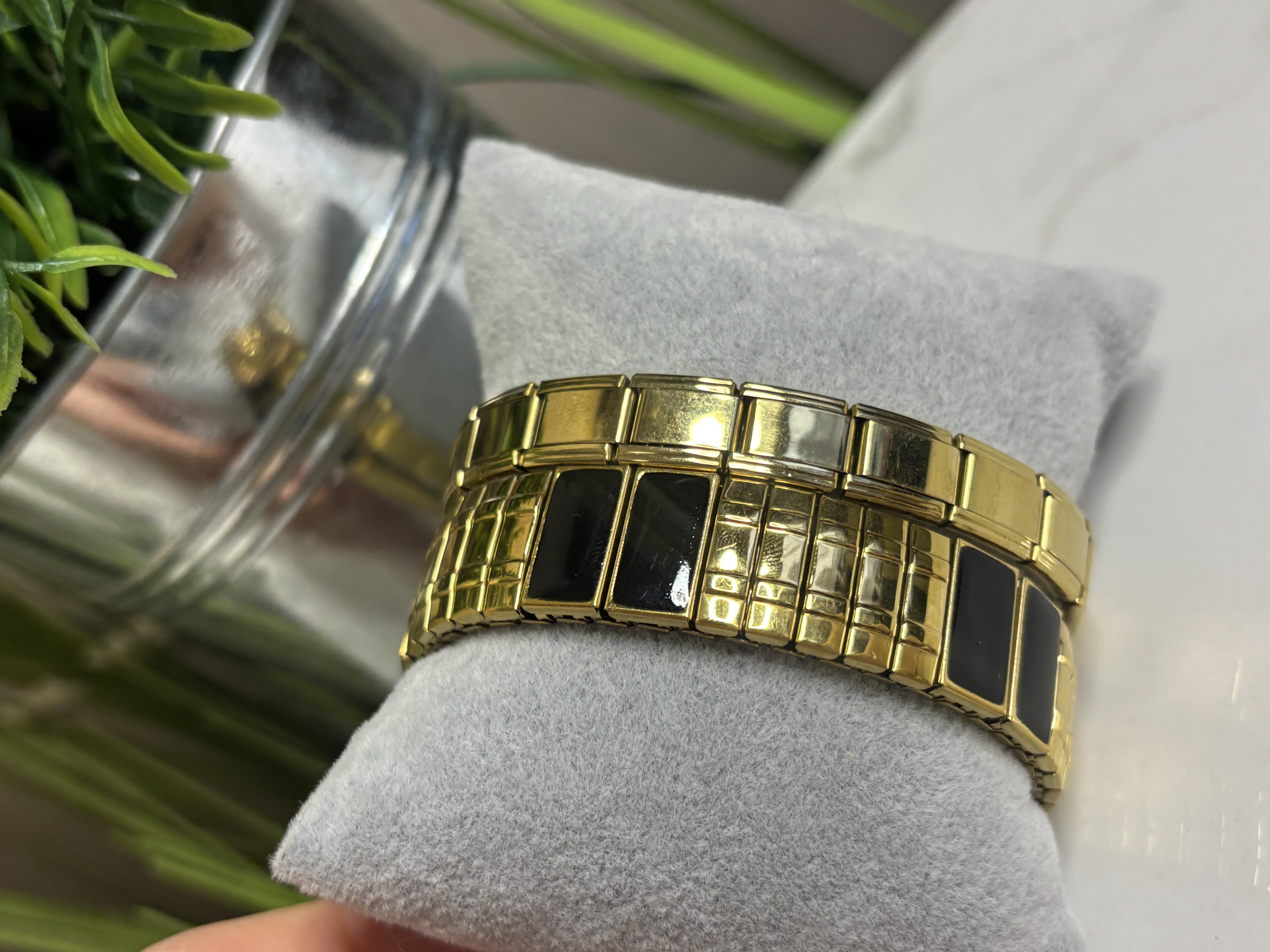 Auksinis moteriškas laikrodis