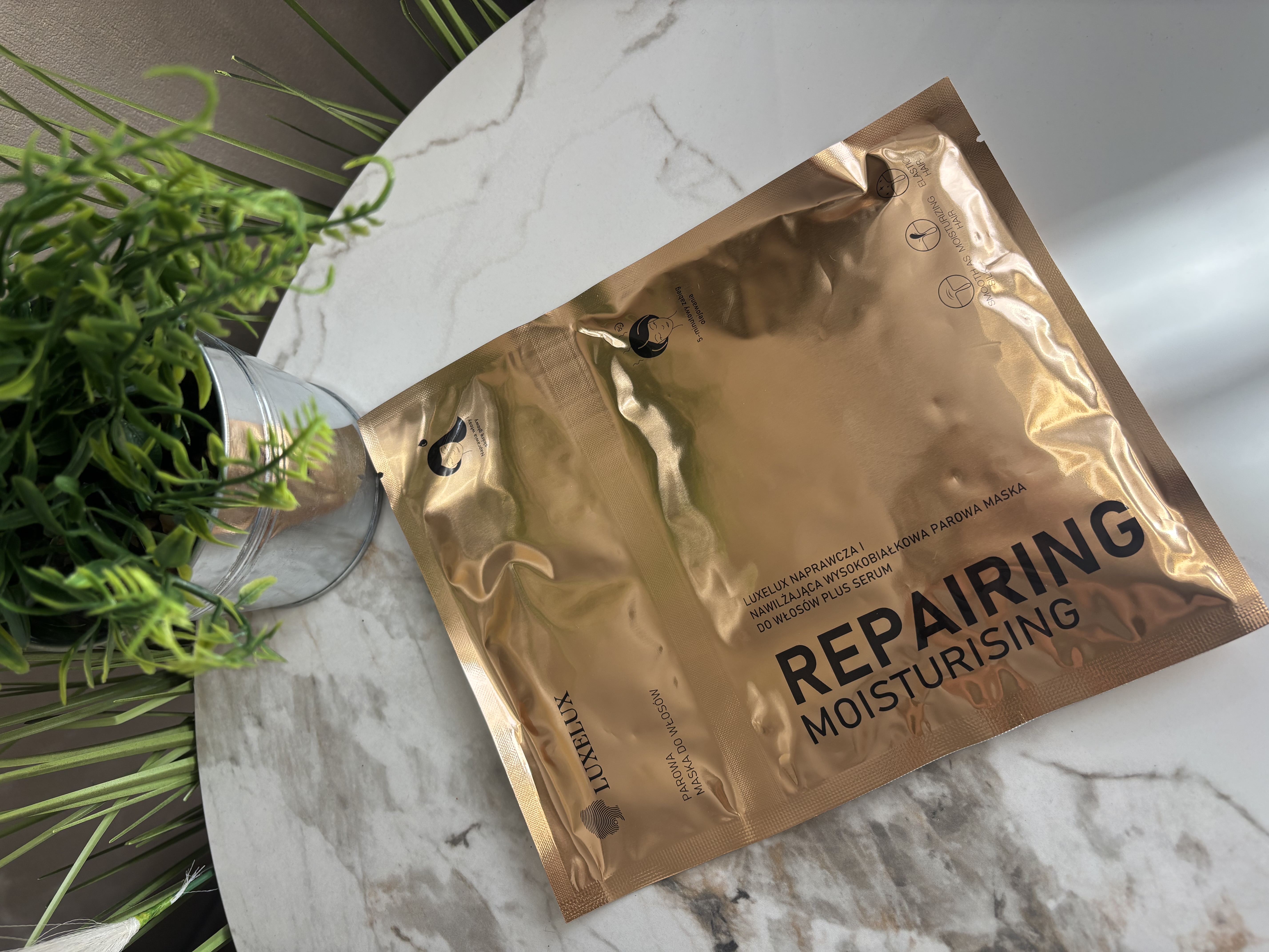 Atstatomoji plaukų kaukė 