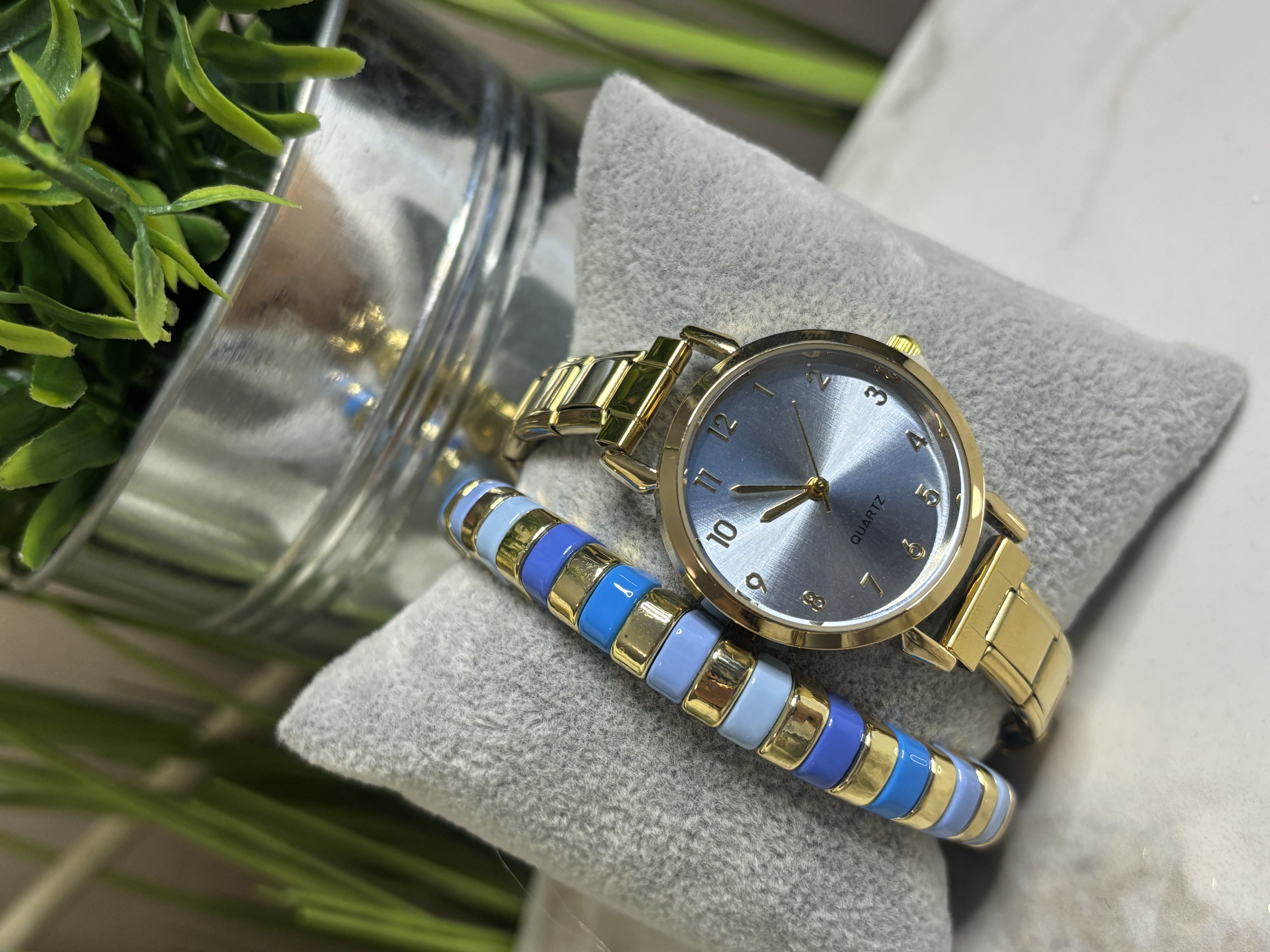 Auksinis moteriškas laikrodis