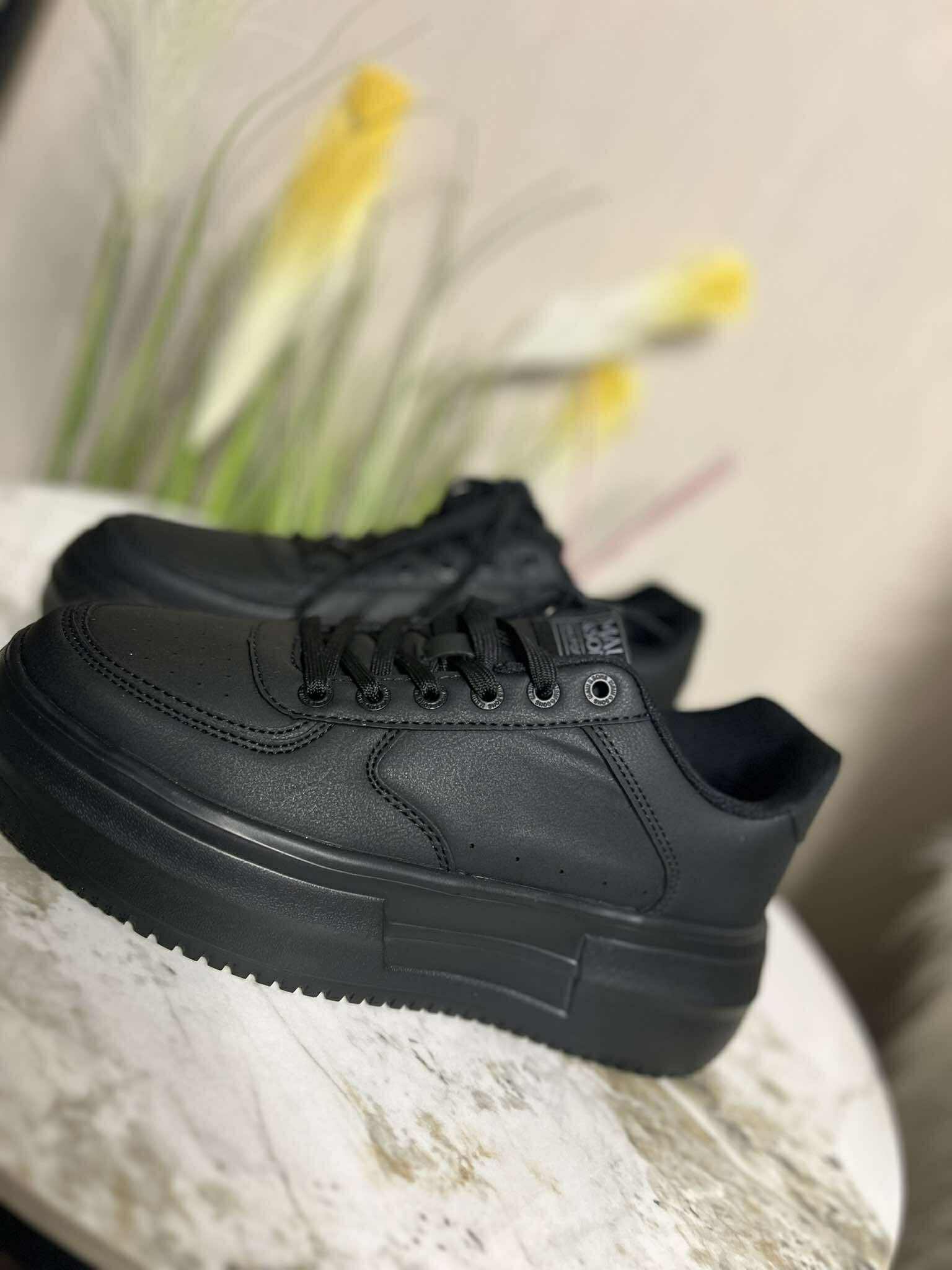 Juodi laisvalaikio batai