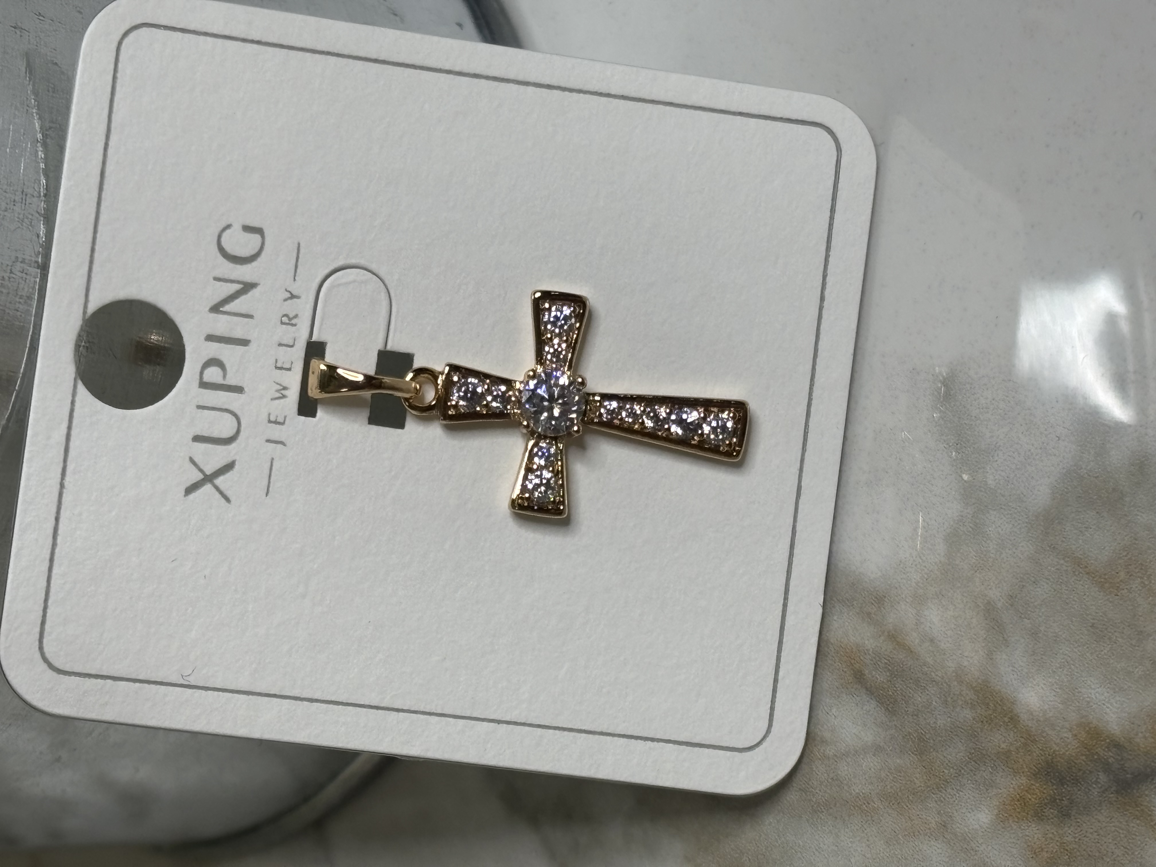 Auksinis kryžiaus pakabukas su cirkoniais