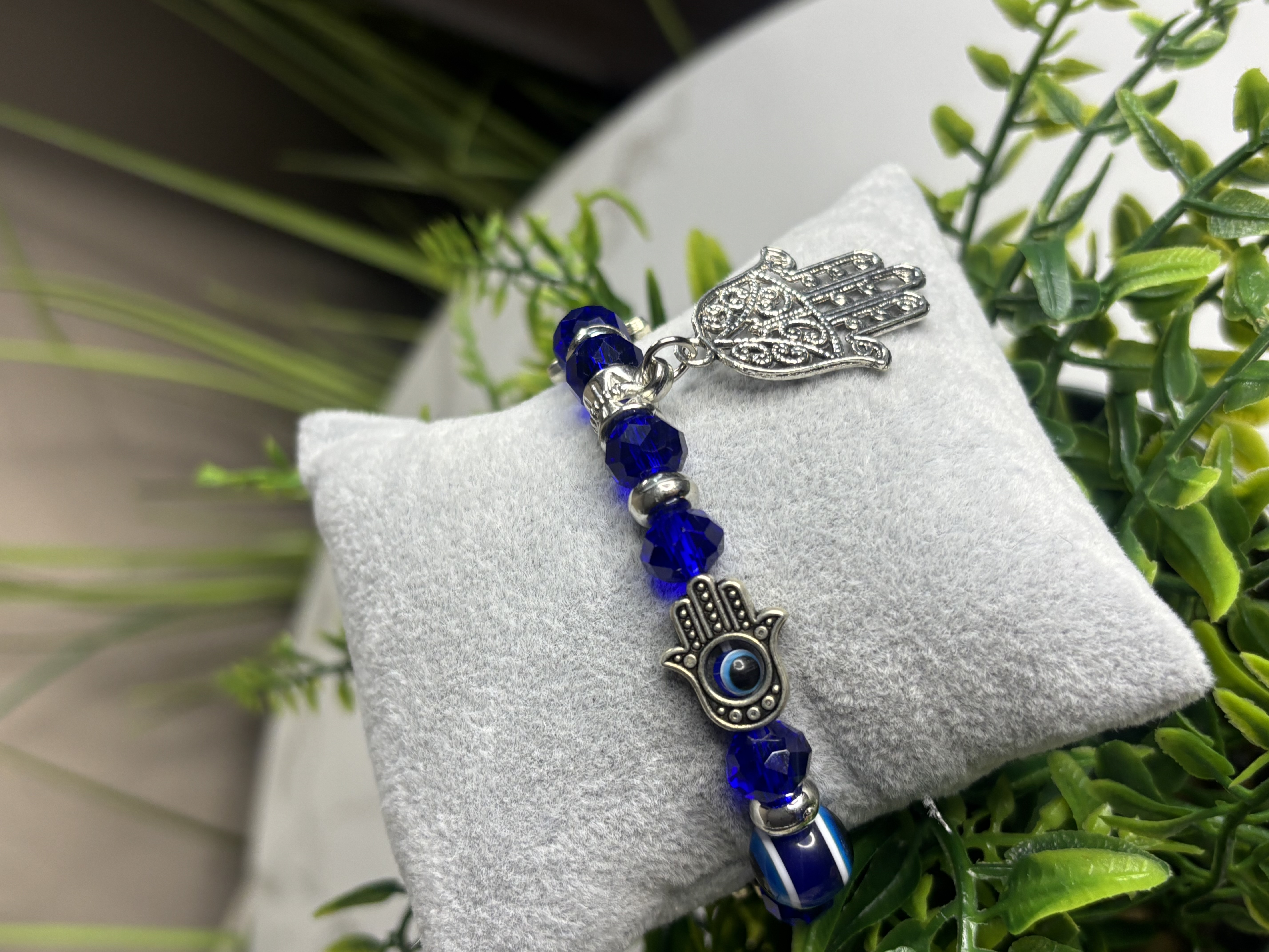 Apyrankė su karoliukais ir Khamsa ranka