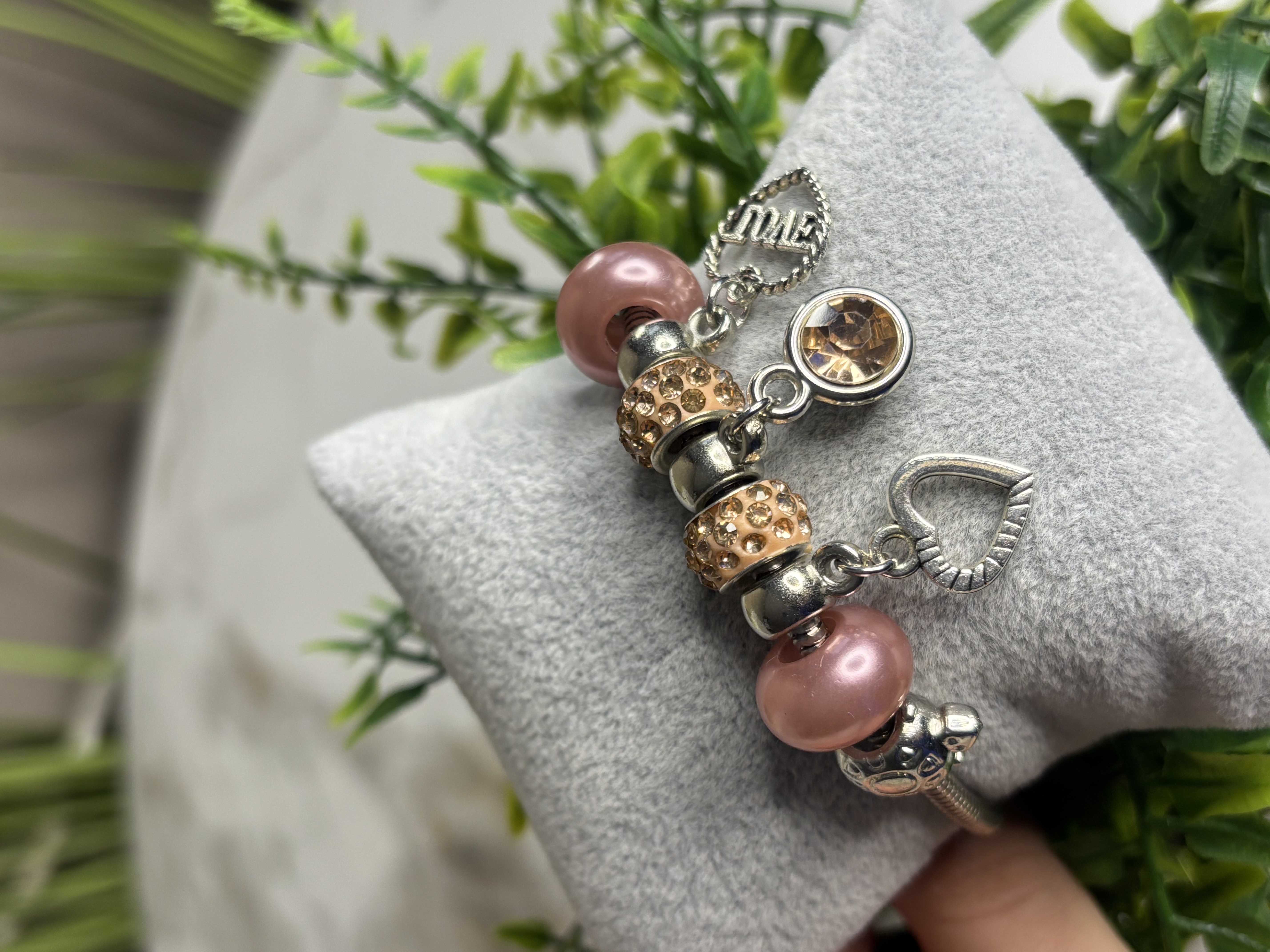 Apyrankė su pakabukais