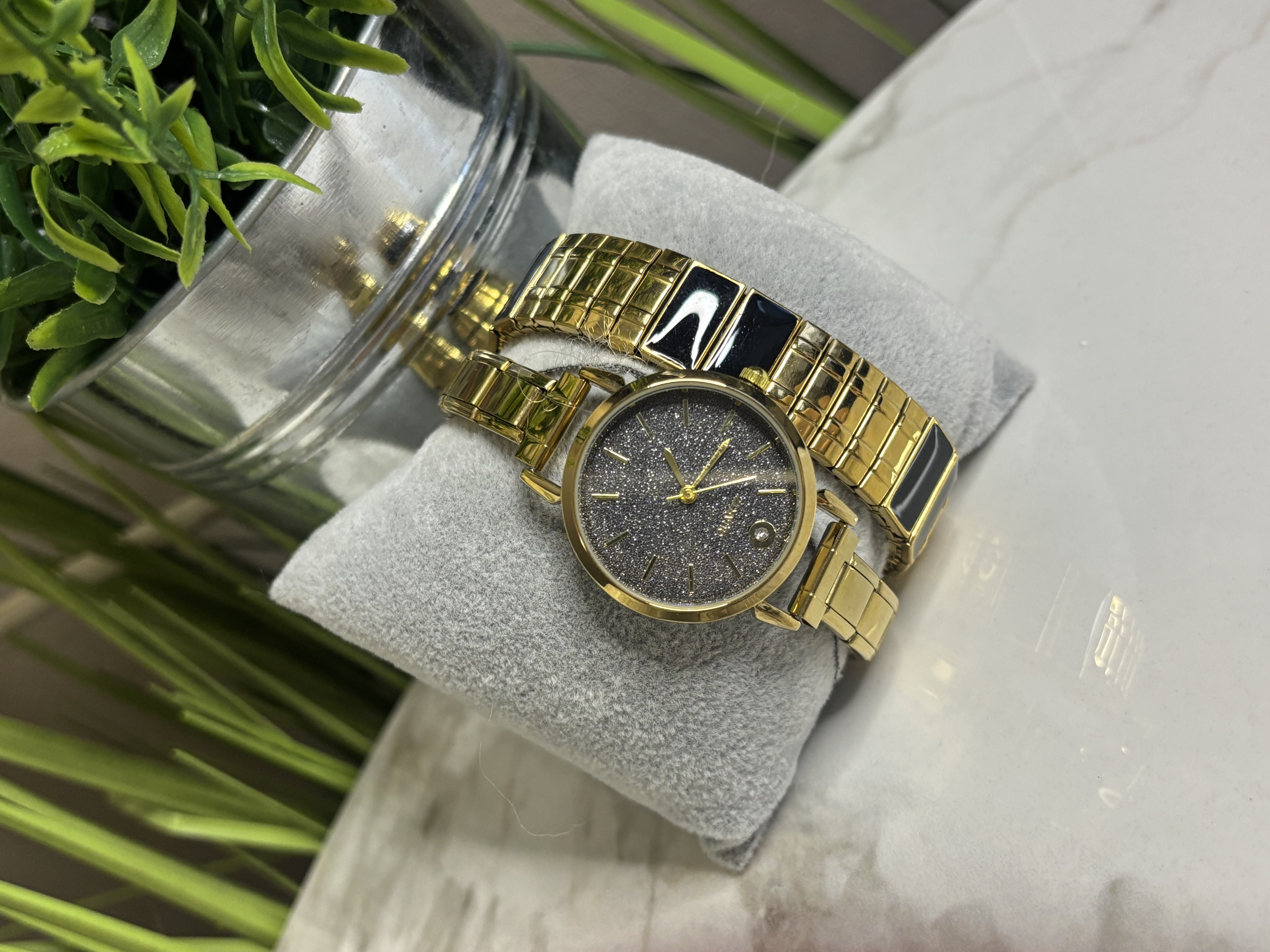 Auksinis moteriškas laikrodis