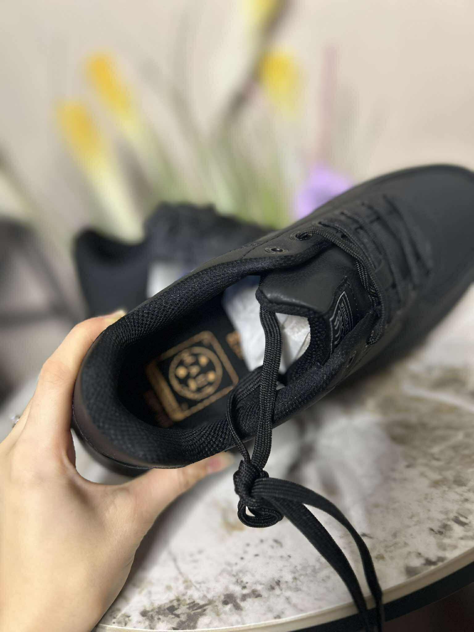 Juodi laisvalaikio batai