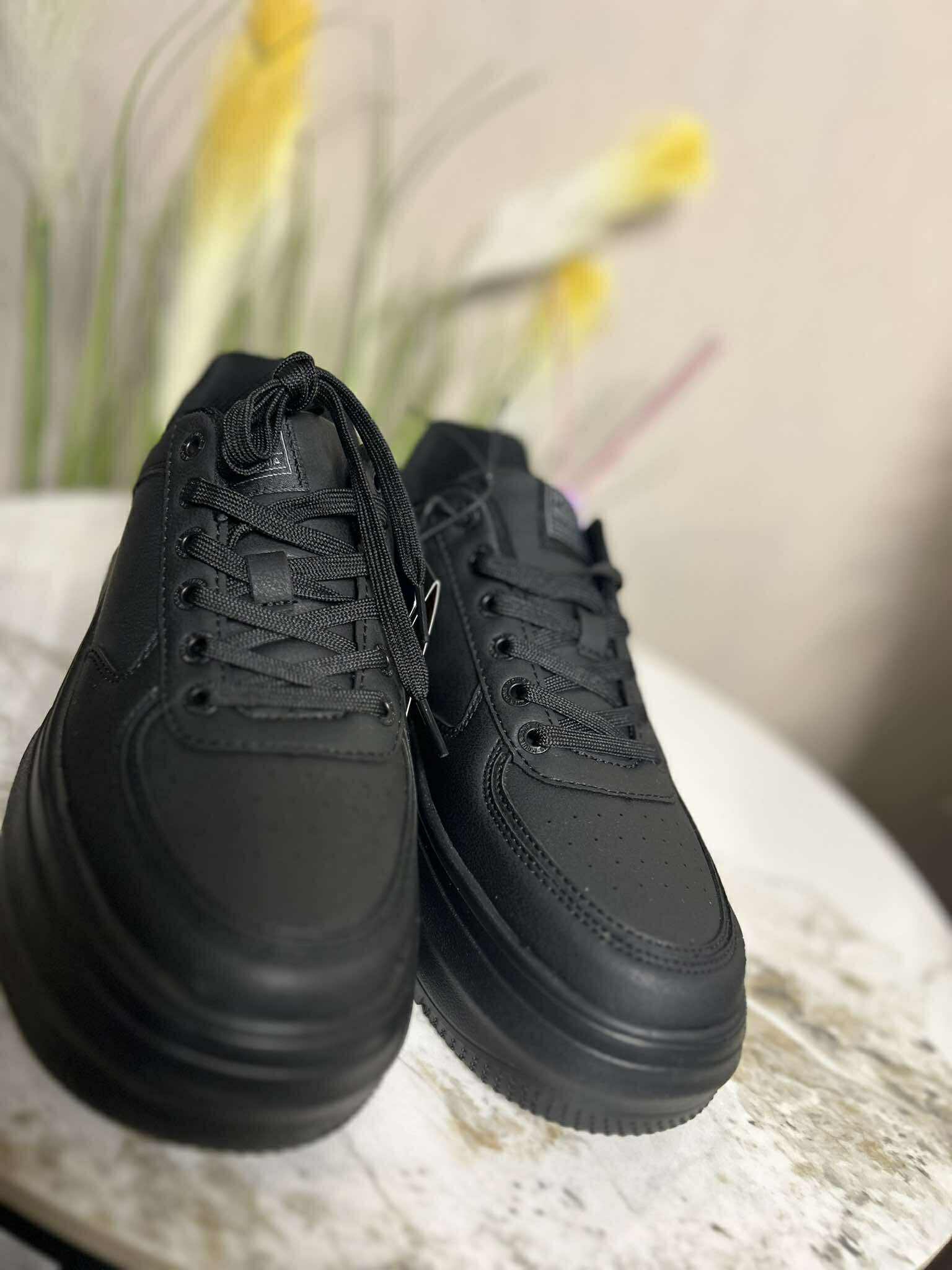 Juodi laisvalaikio batai