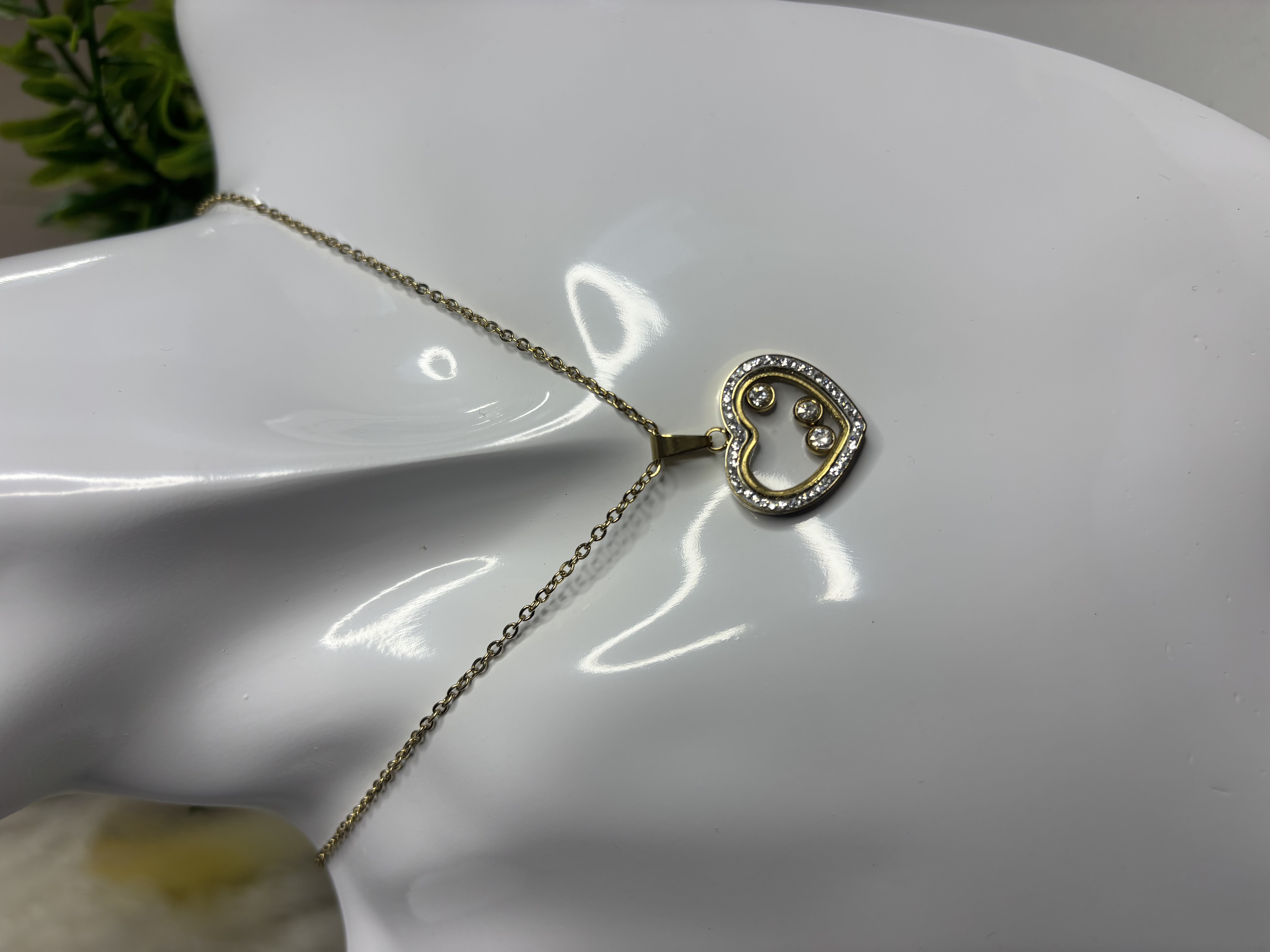 Auksinė grandinėlė su širdelės pakabuku