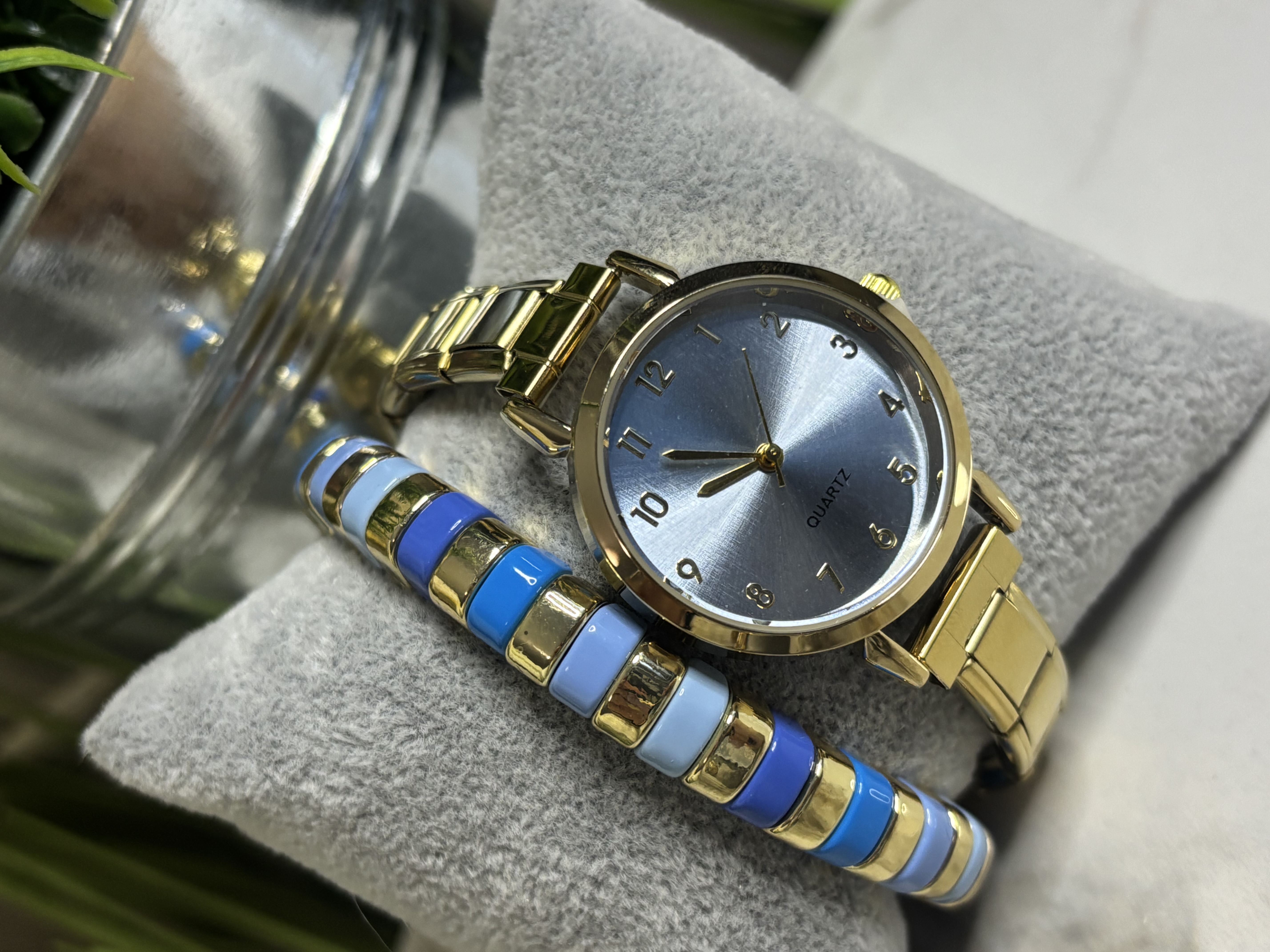 Auksinis moteriškas laikrodis