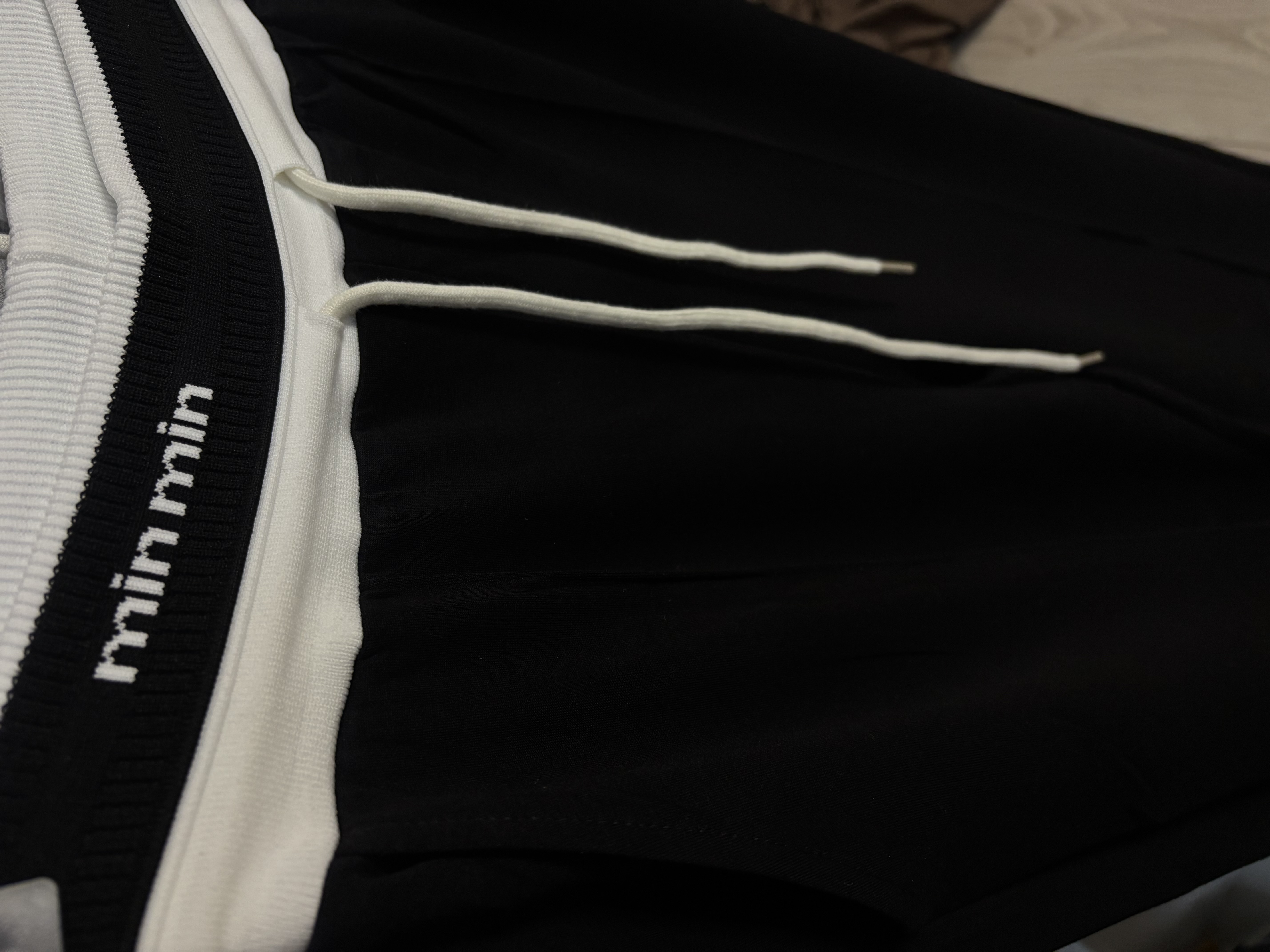 Plačios kelnės moterims