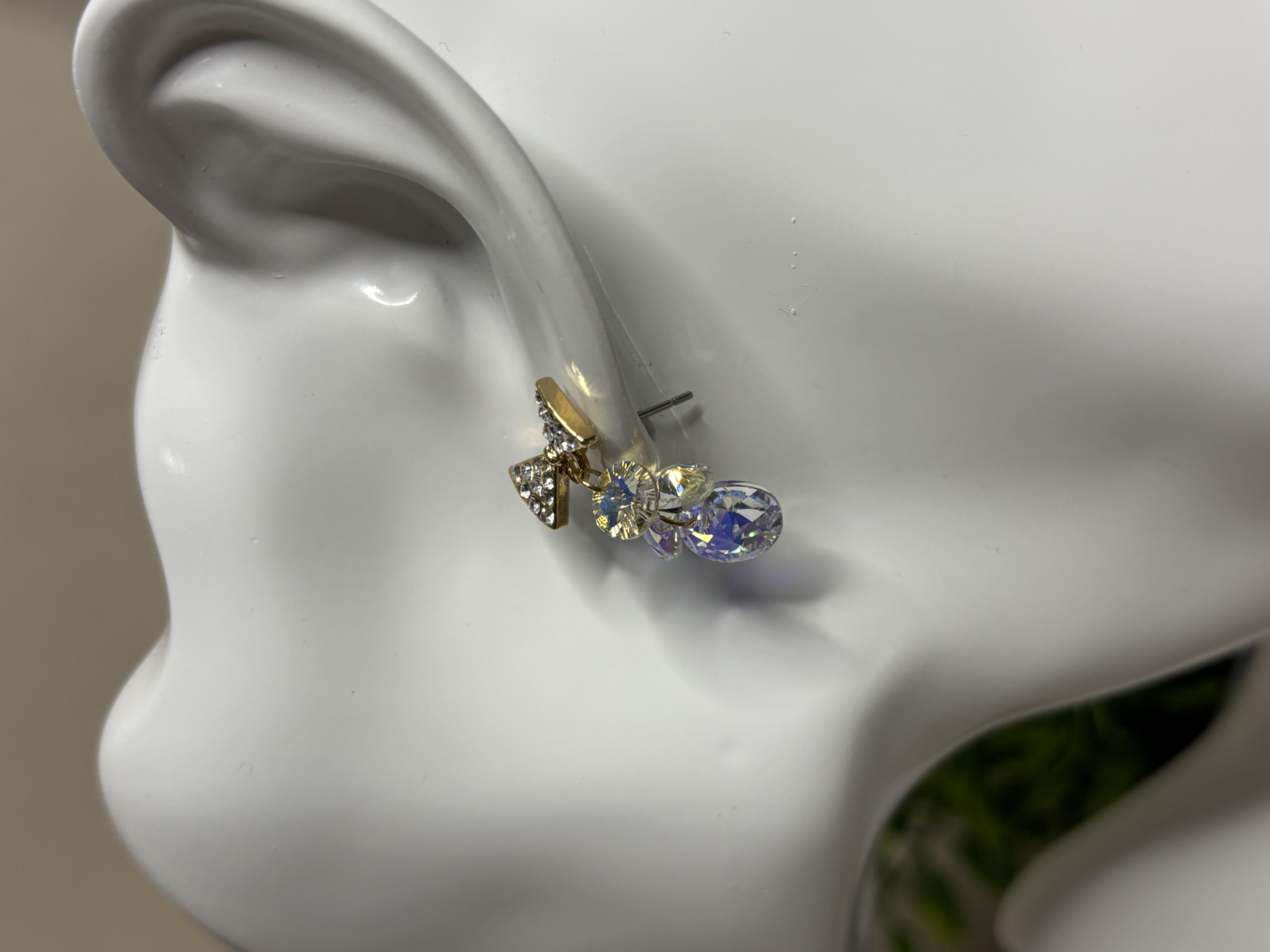 Auskarai su kristalais