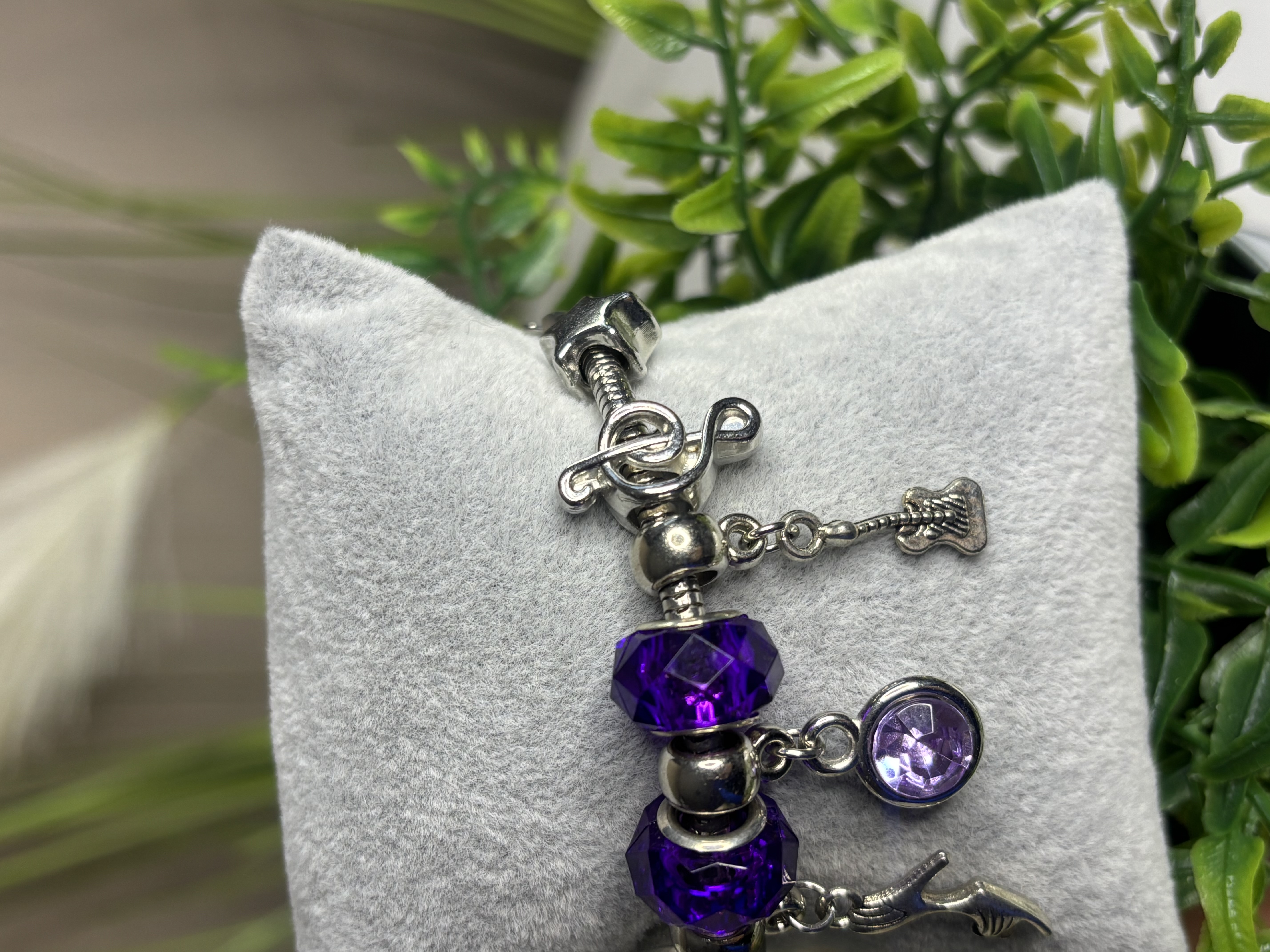 Sidabrinė apyrankė su kristalais