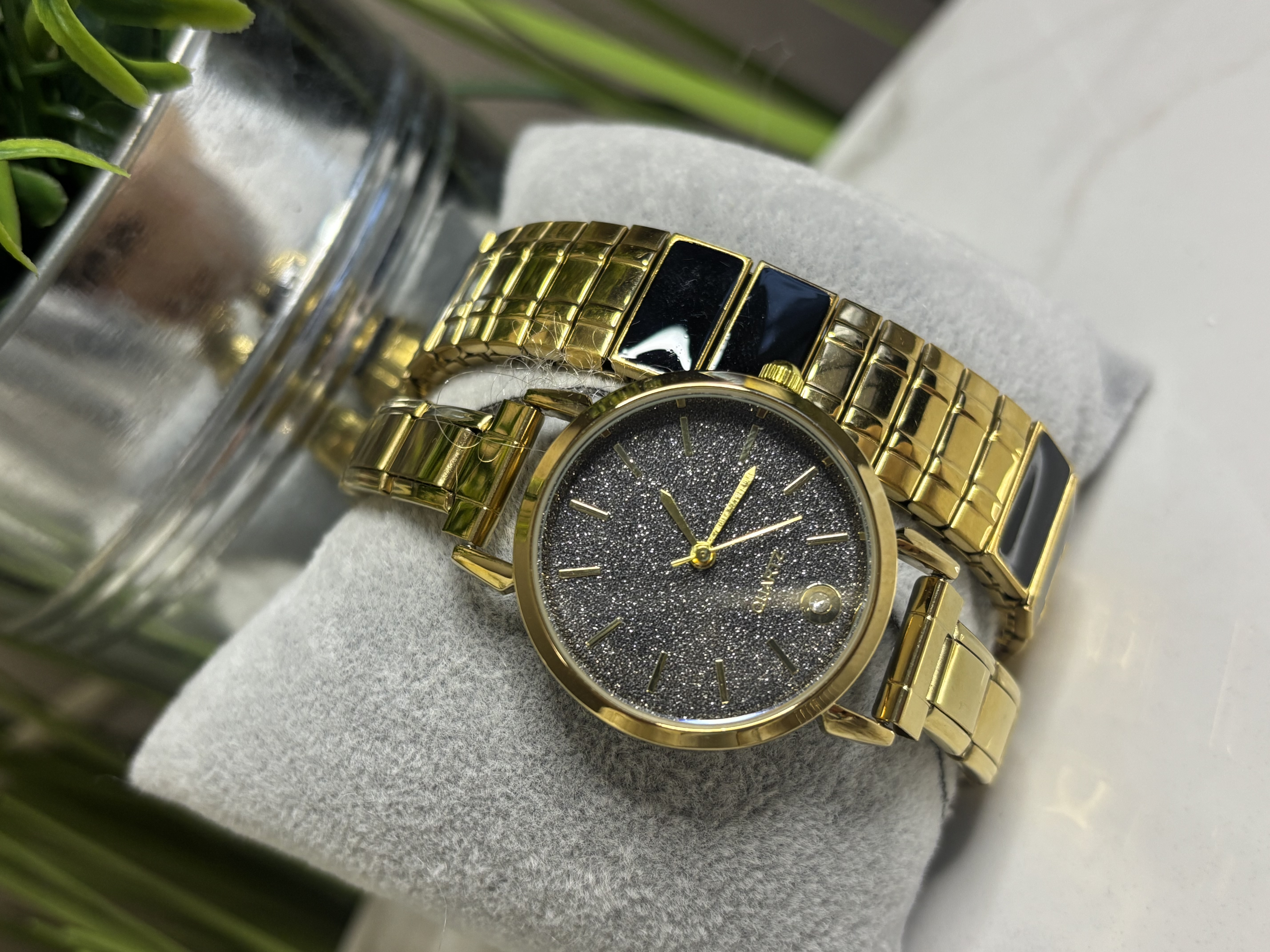 Auksinis moteriškas laikrodis