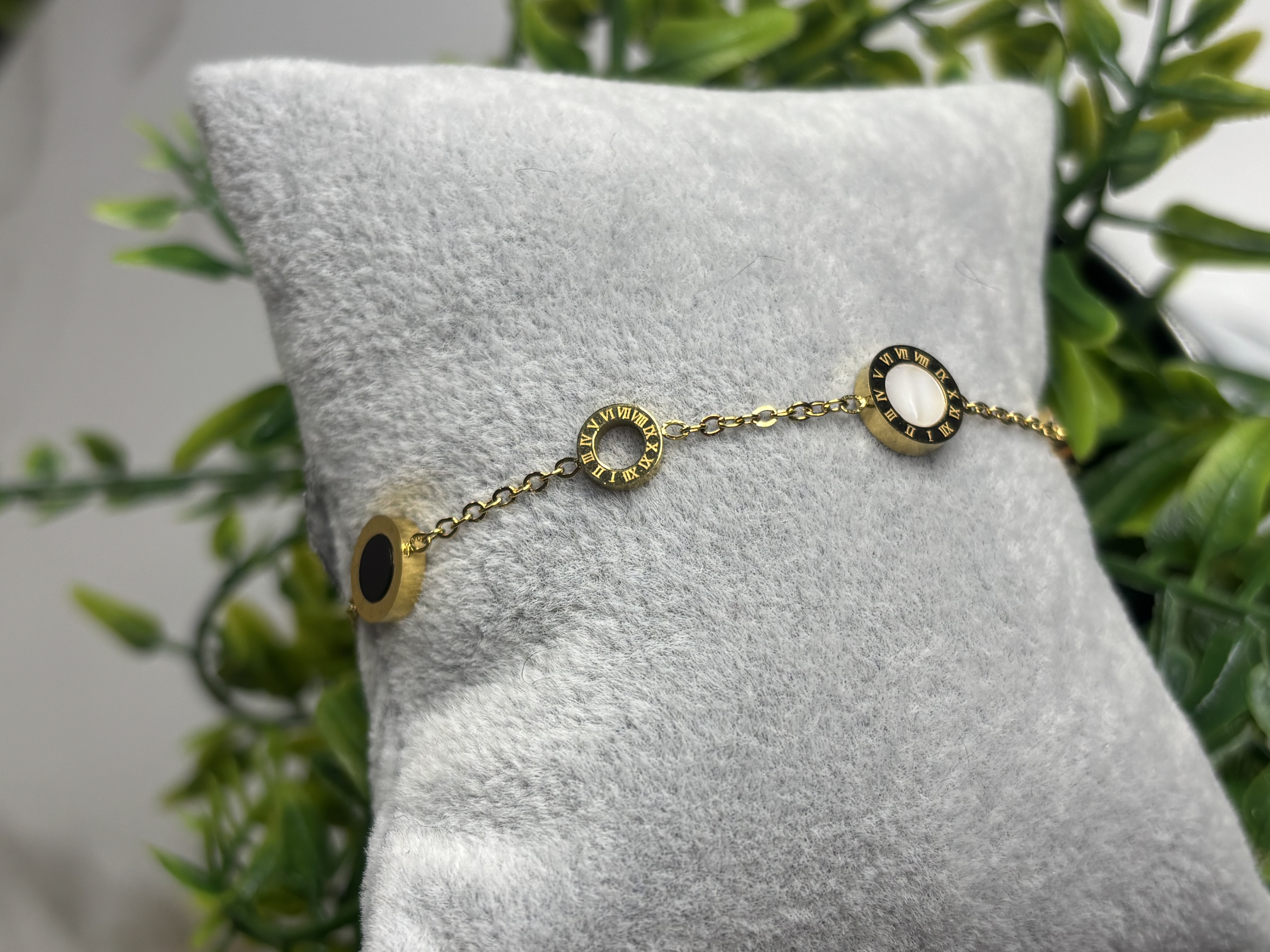 Auksinė apyrankė su cirkoniu