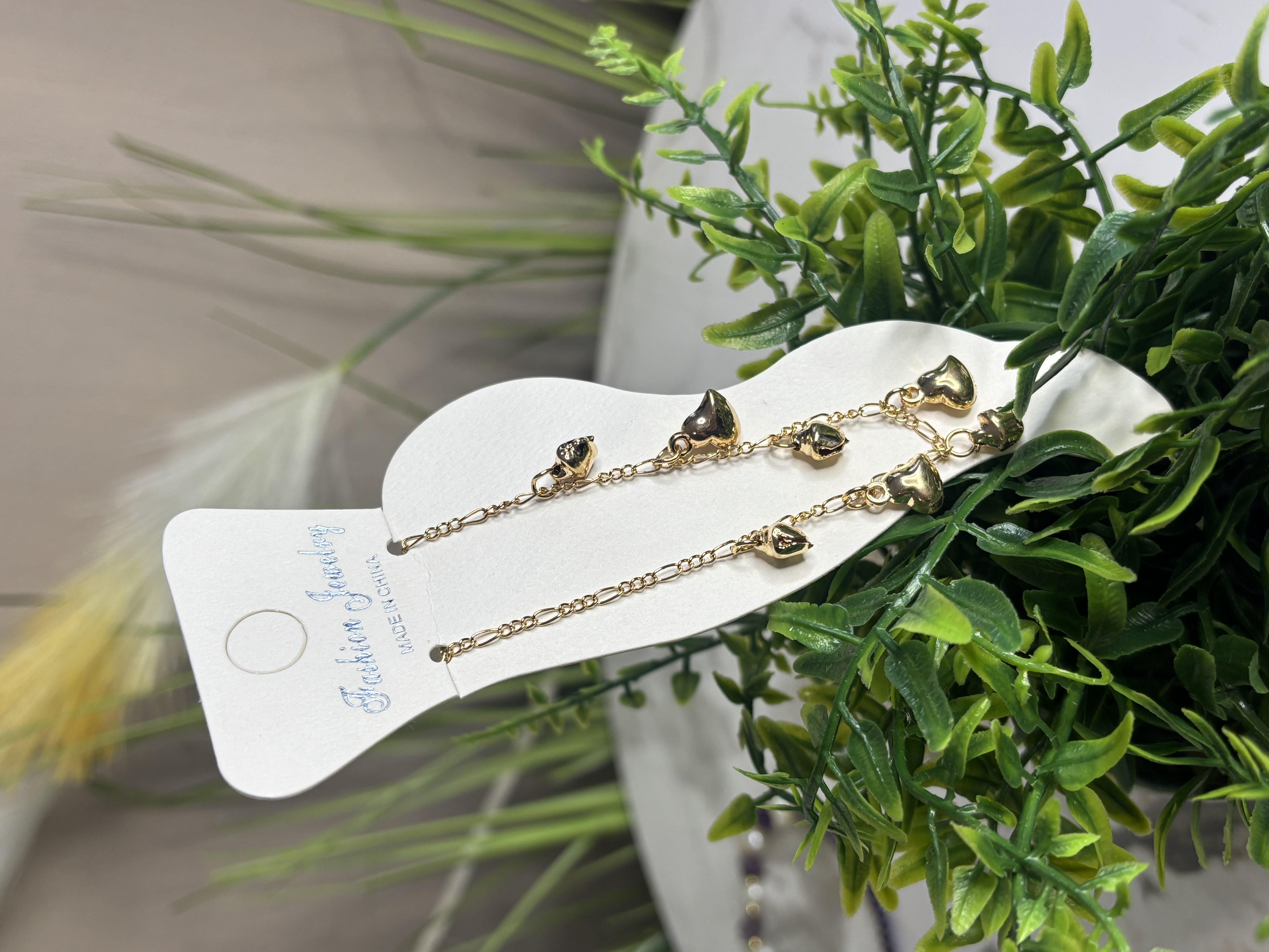 Auksinės širdelės grandinėlė ant kojos 