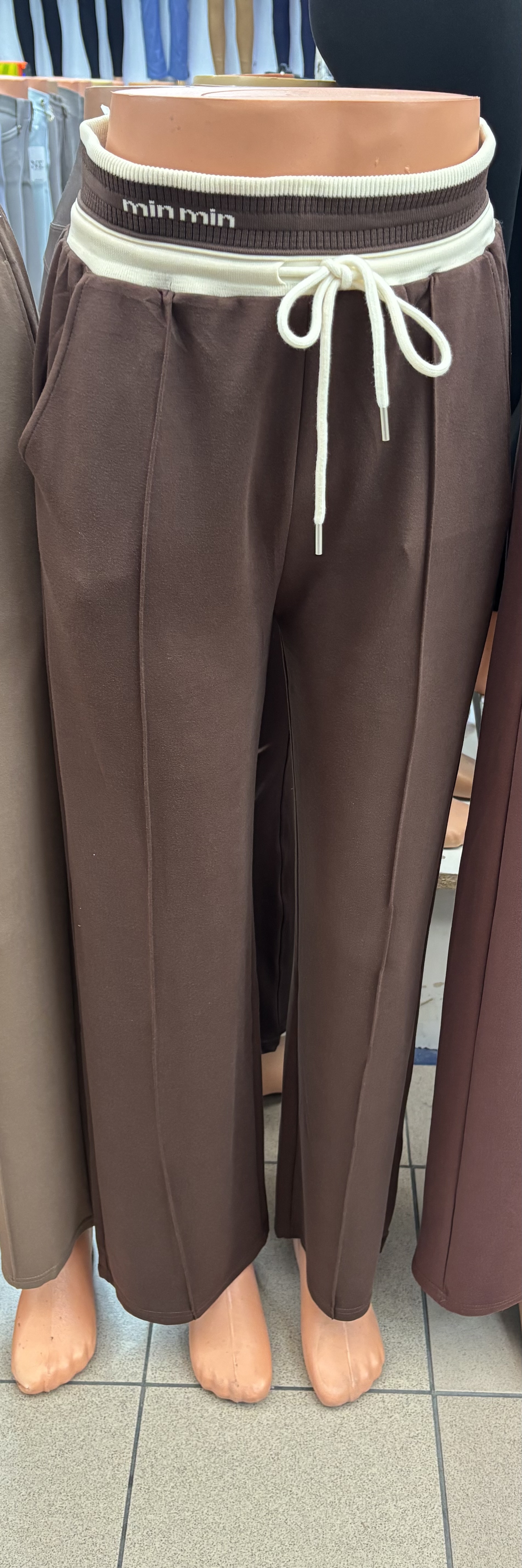 Plačios kelnės moterims