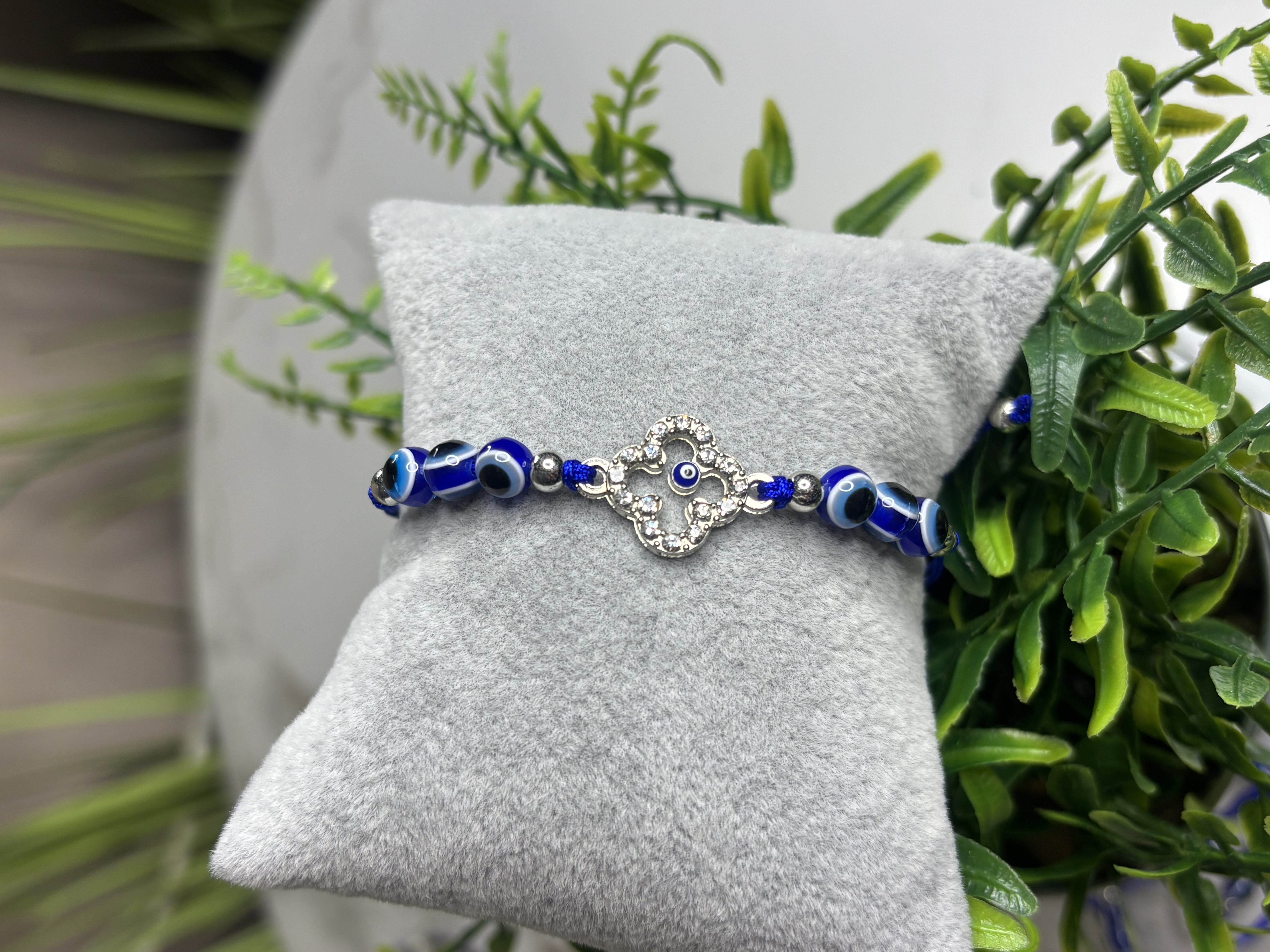 Rankų darbo apyrankė