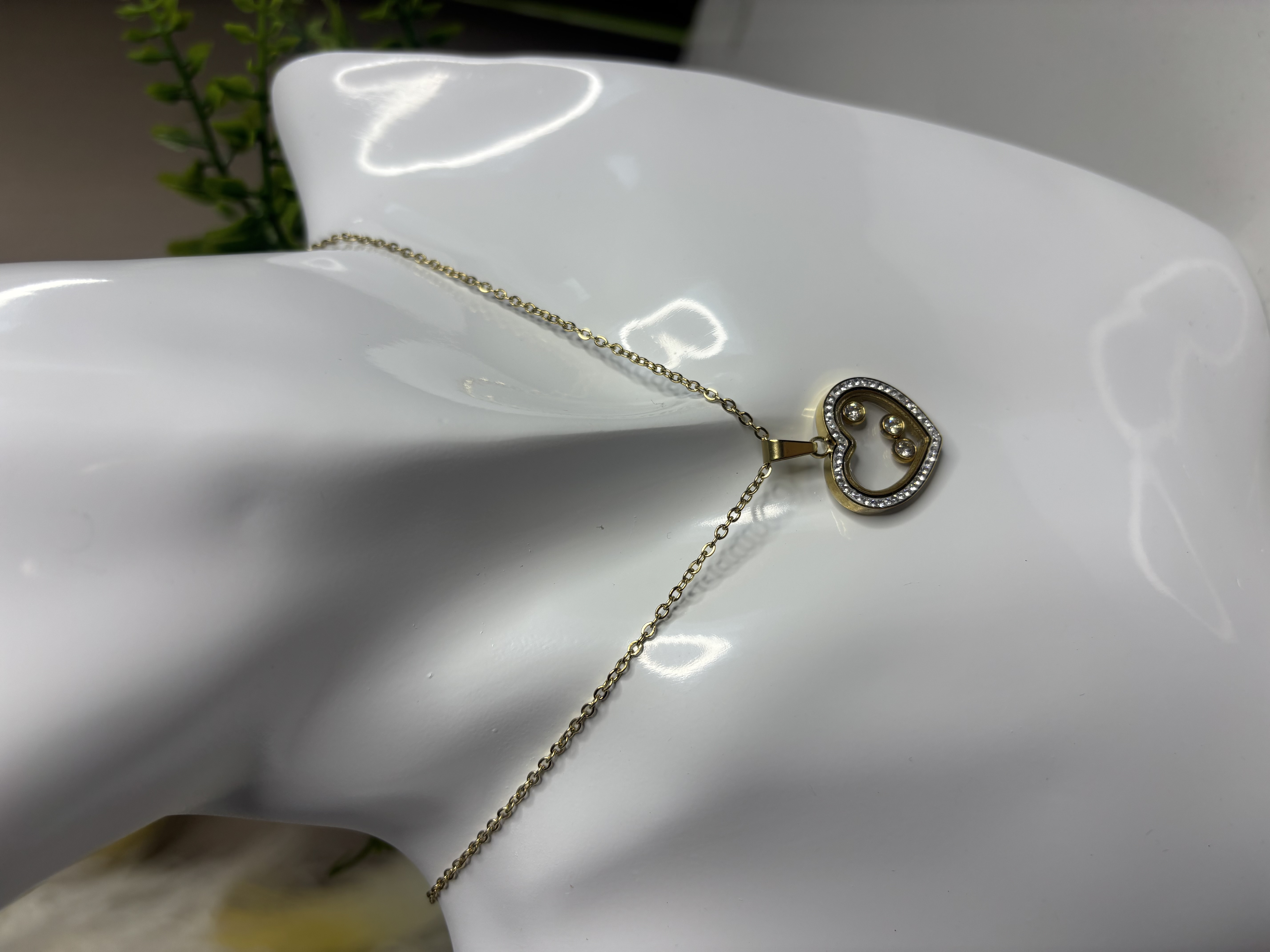 Auksinė grandinėlė su širdelės pakabuku