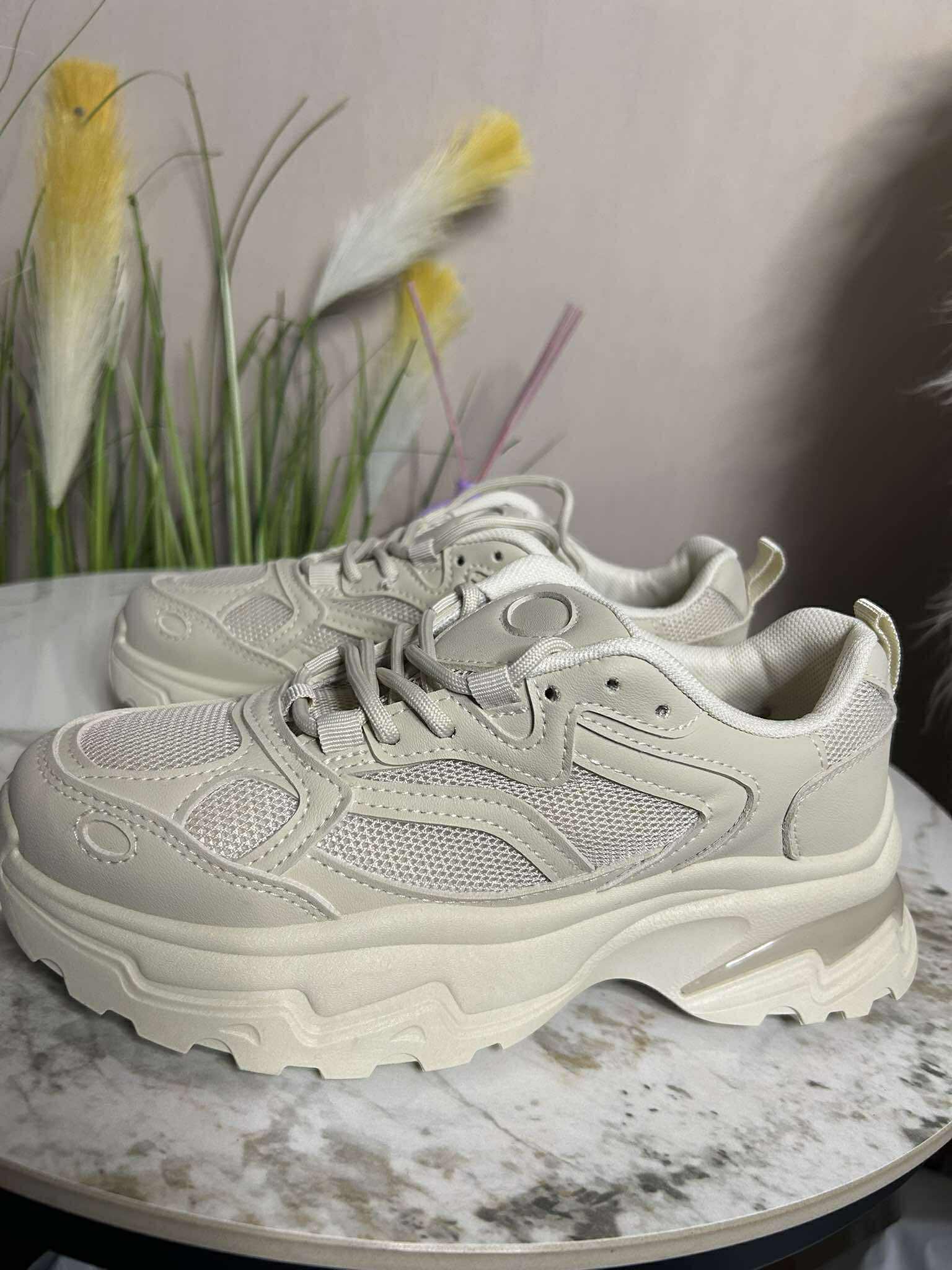 Kreminės spalvos laisvalaikio batai