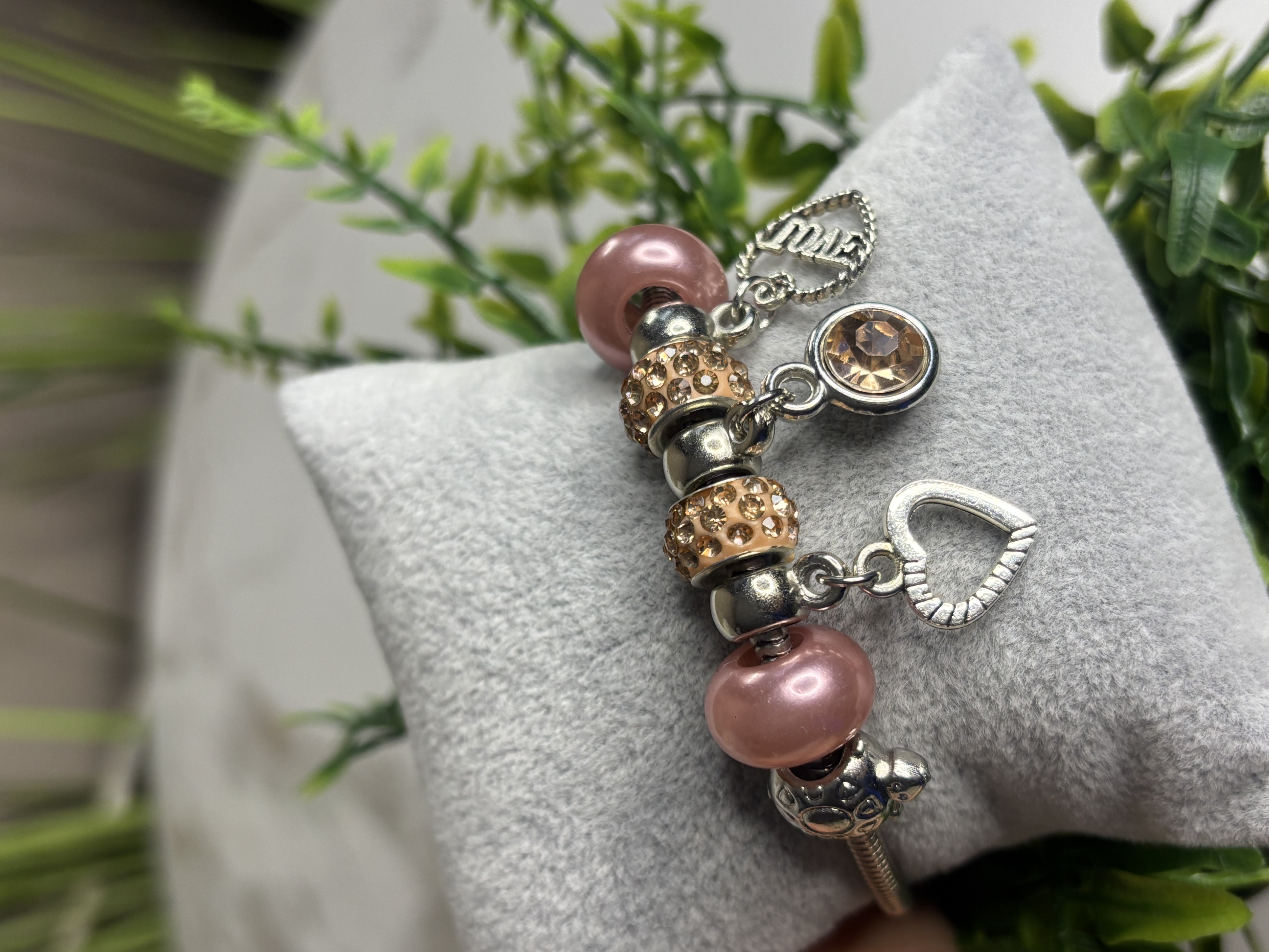 Apyrankė su pakabukais