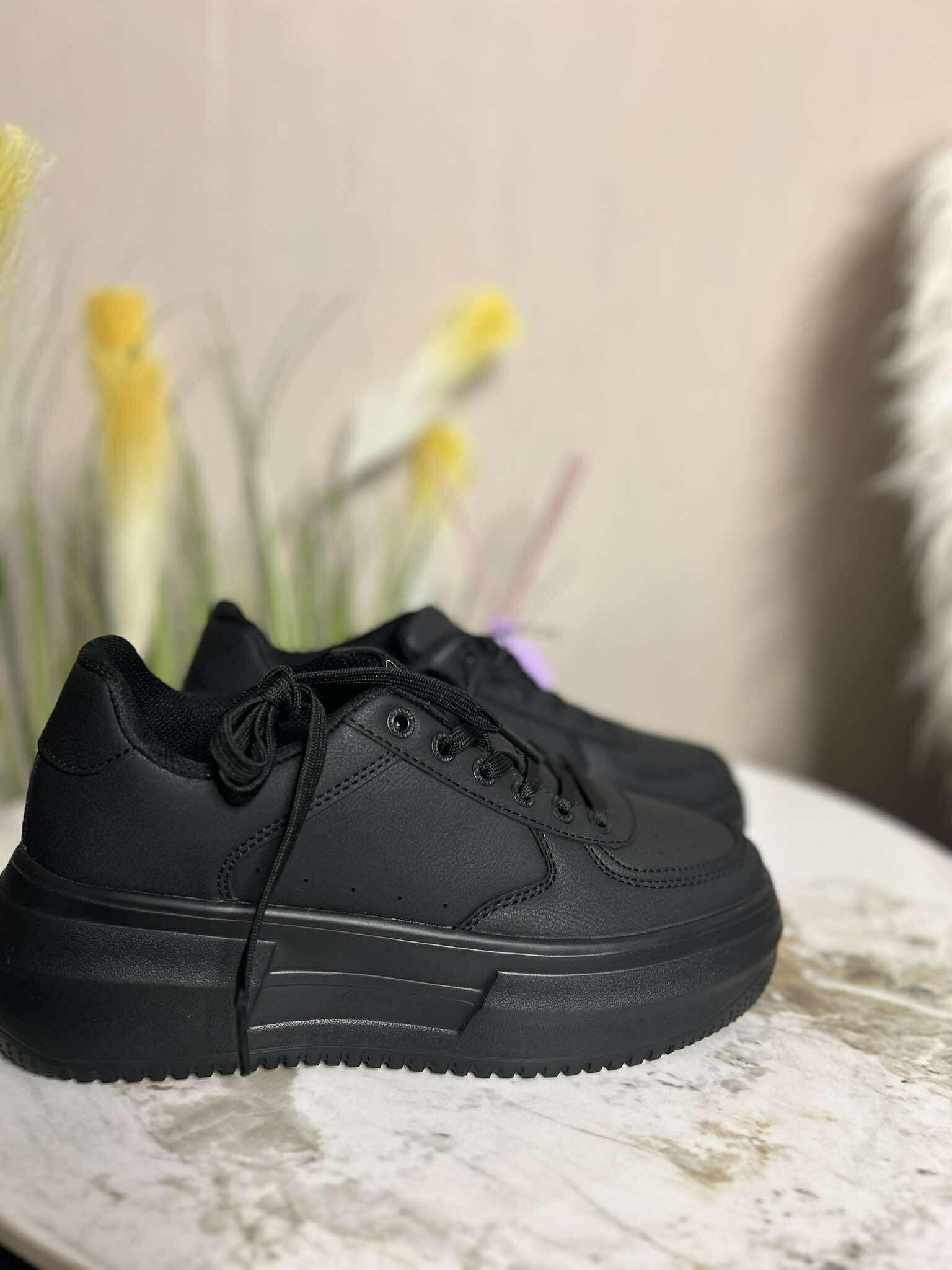 Juodi laisvalaikio batai