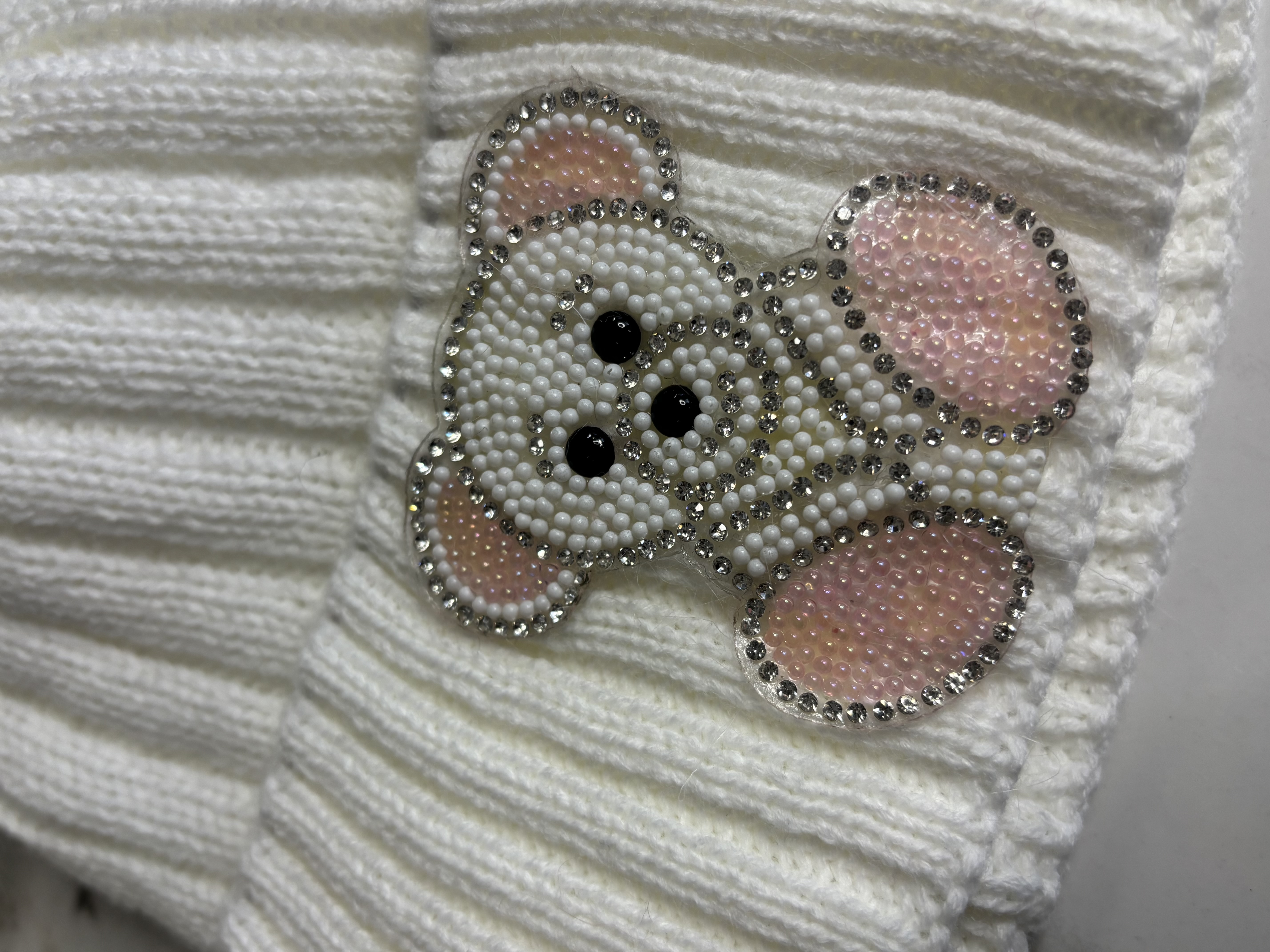 Balta vaikų žieminė kepurė su šaliku