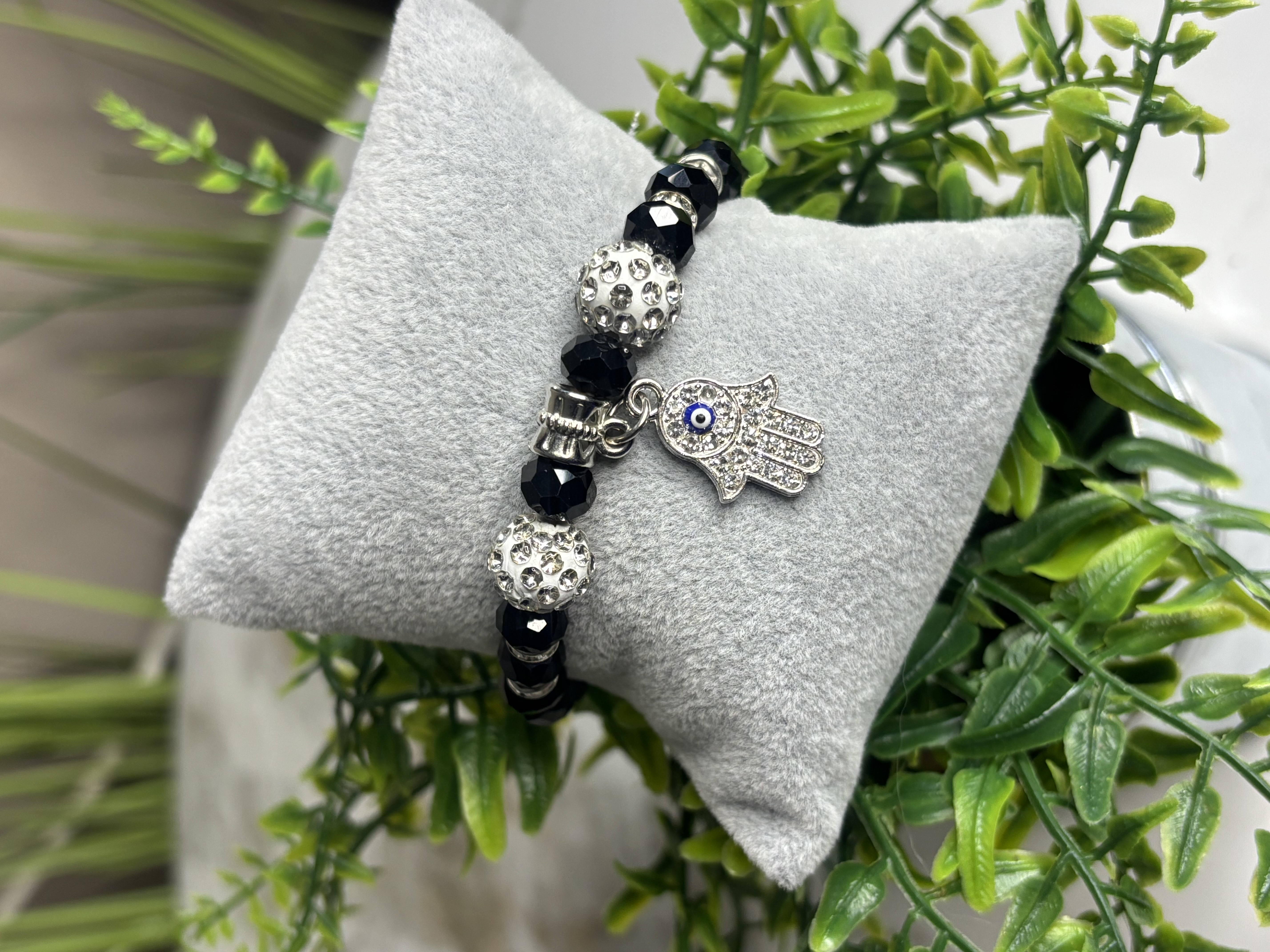 Apyrankė su karoliukais ir Hamsa pakabuku