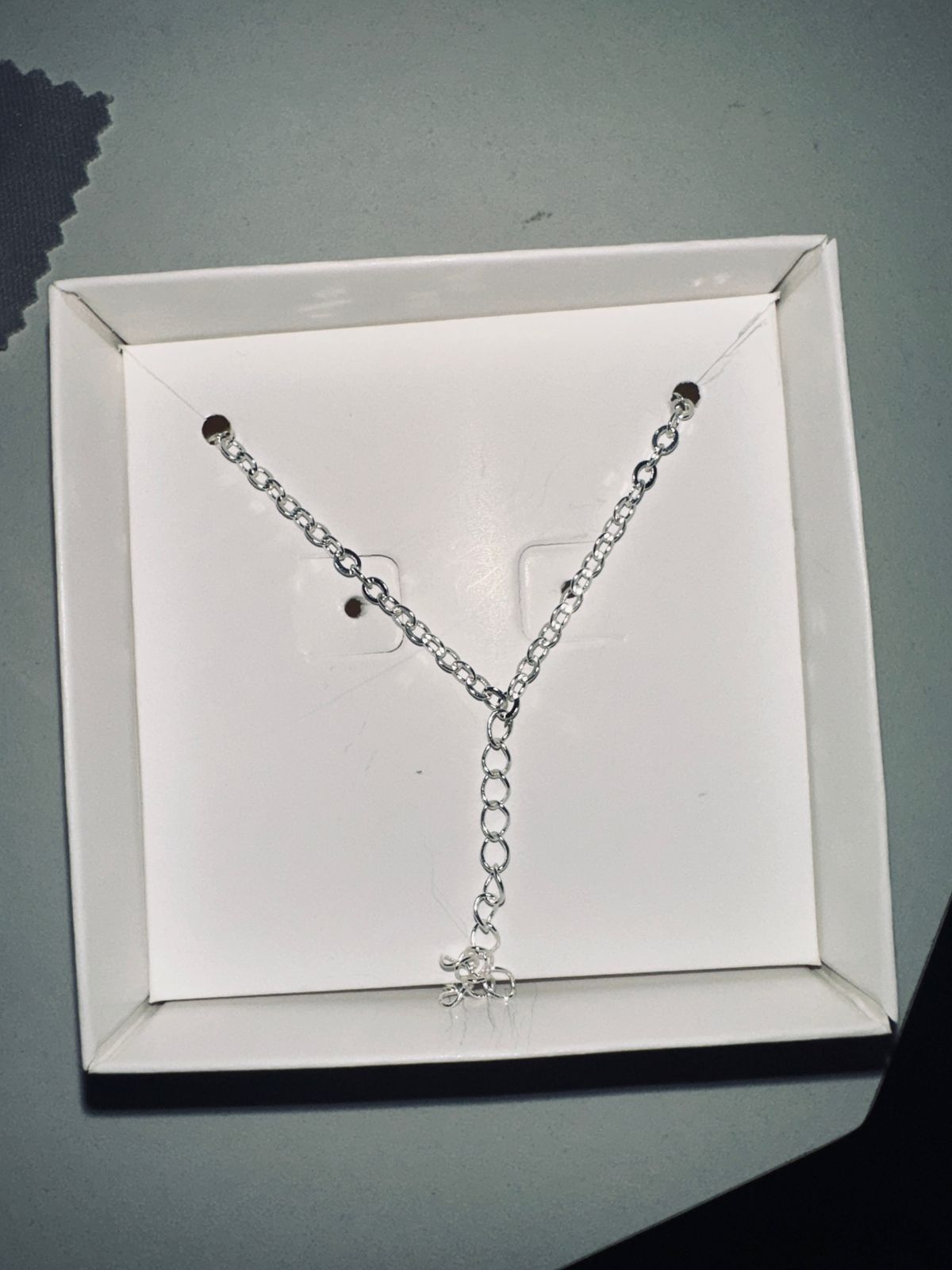 Colar gravatinha diamantada