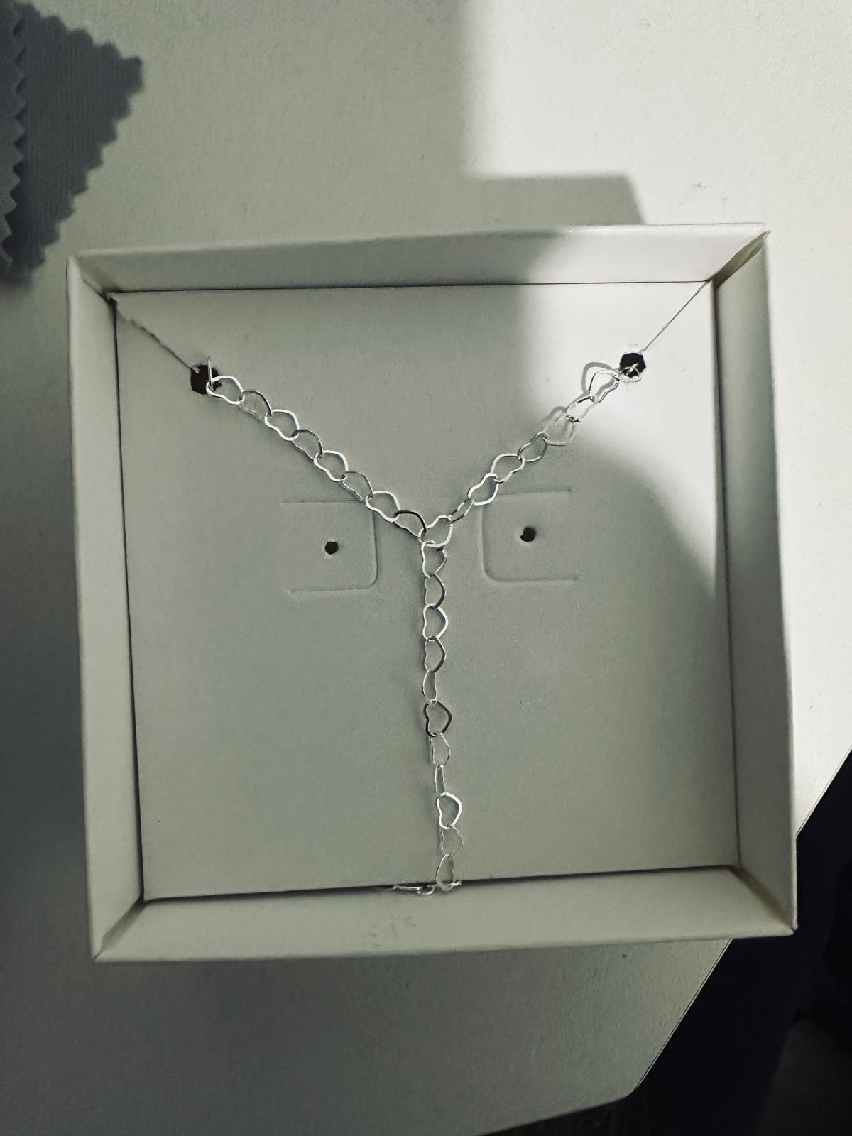 Colar gravatinha mini corações
