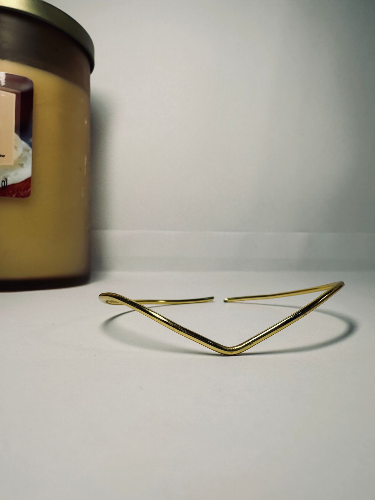Bracelete em V dourado