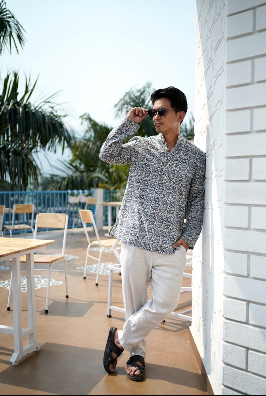 White Paisley Motif
