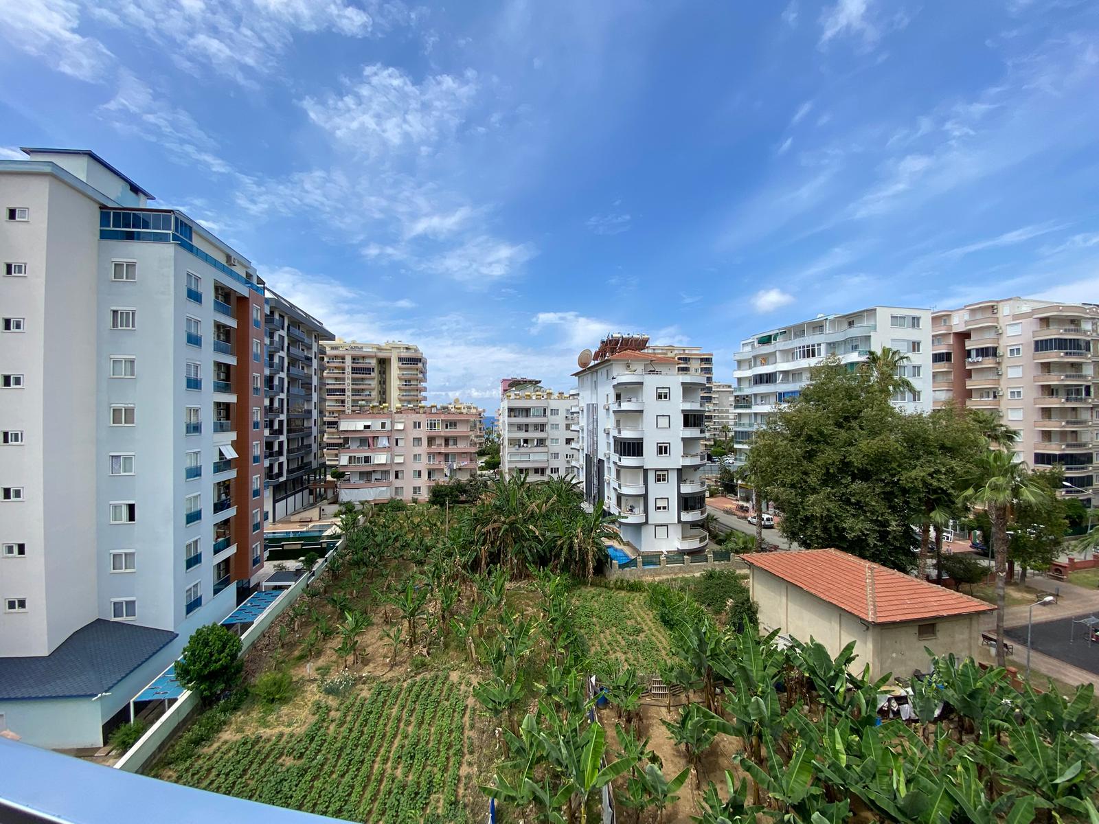 Mahmutlar'da lüks deniz manzaralı daire.