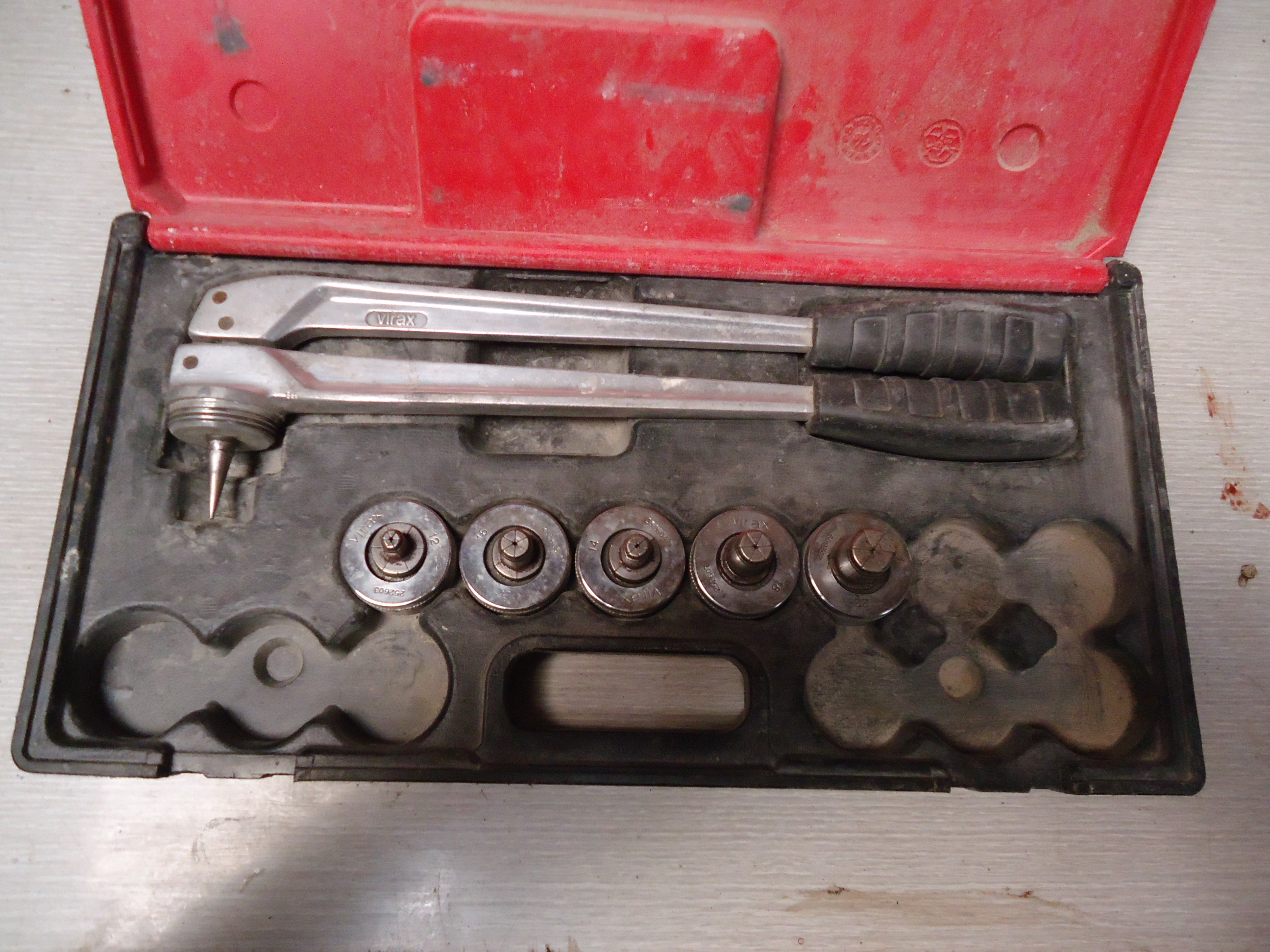 Jeu d'outils à riveter