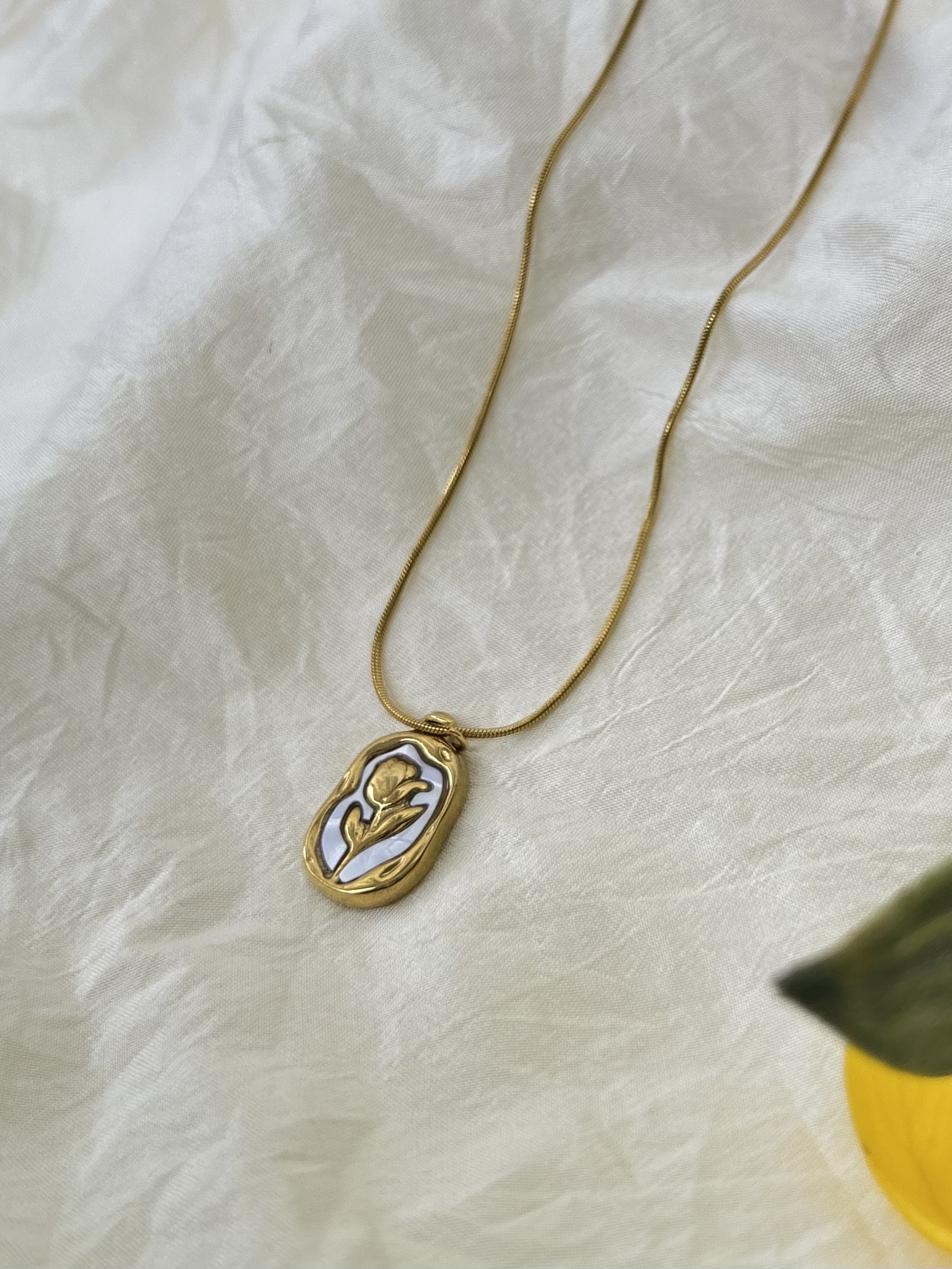 Gold Plated Rose Pendent Necklace