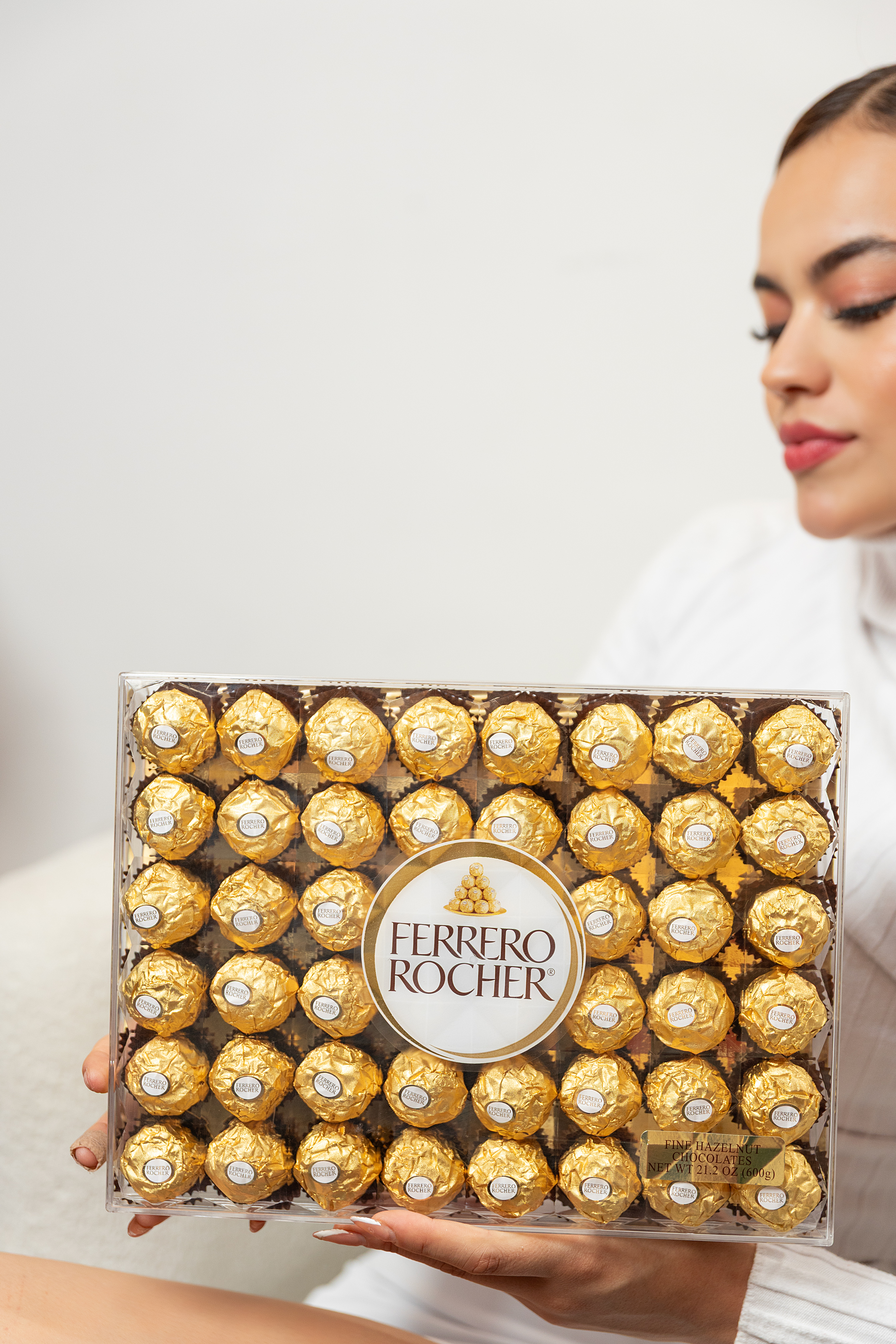 Caja de Chocolate Ferrero Rocher x 48 Unidades - Floristería Majo Pereira