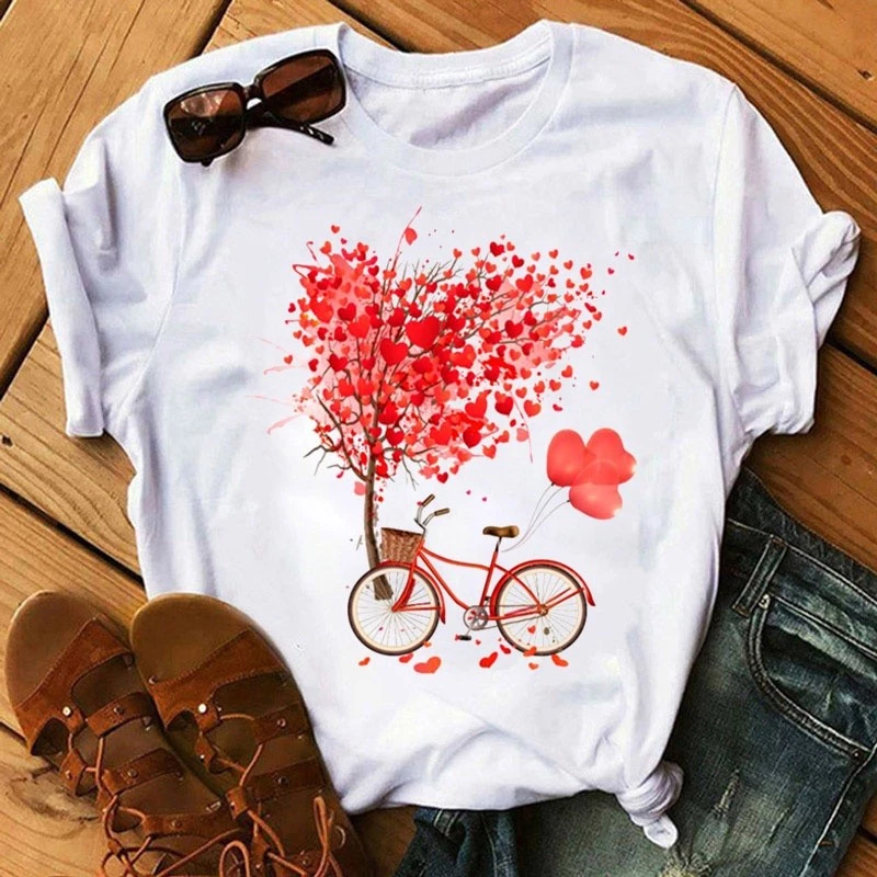 Camiseta com estampa de bicicleta e flores
