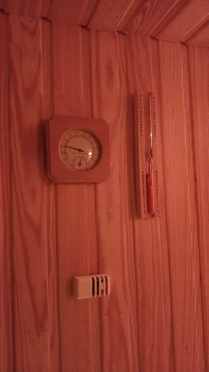 ساعة رملية و عداد رطوبة خشبي