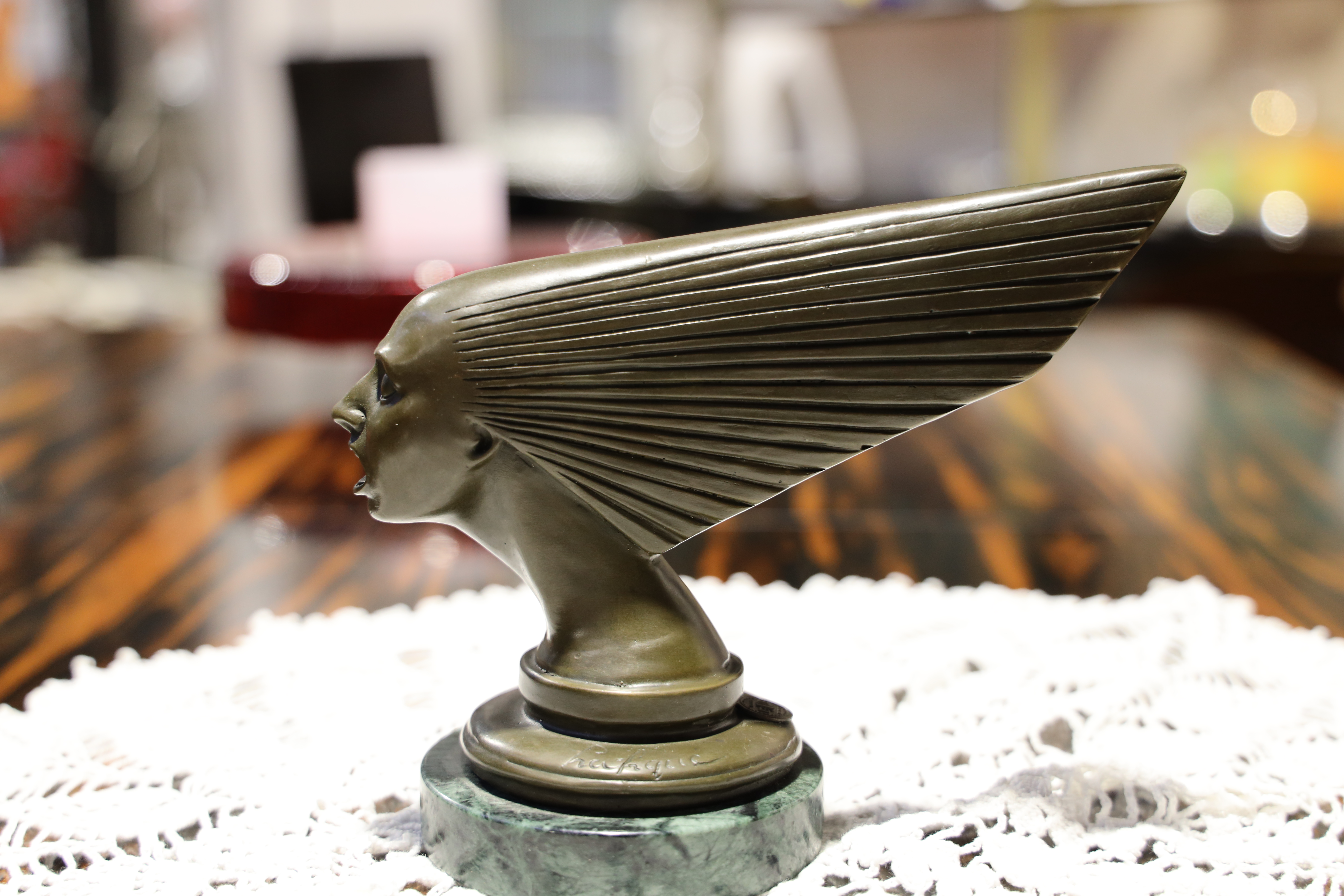 Mascotte automobile  esprit du vent