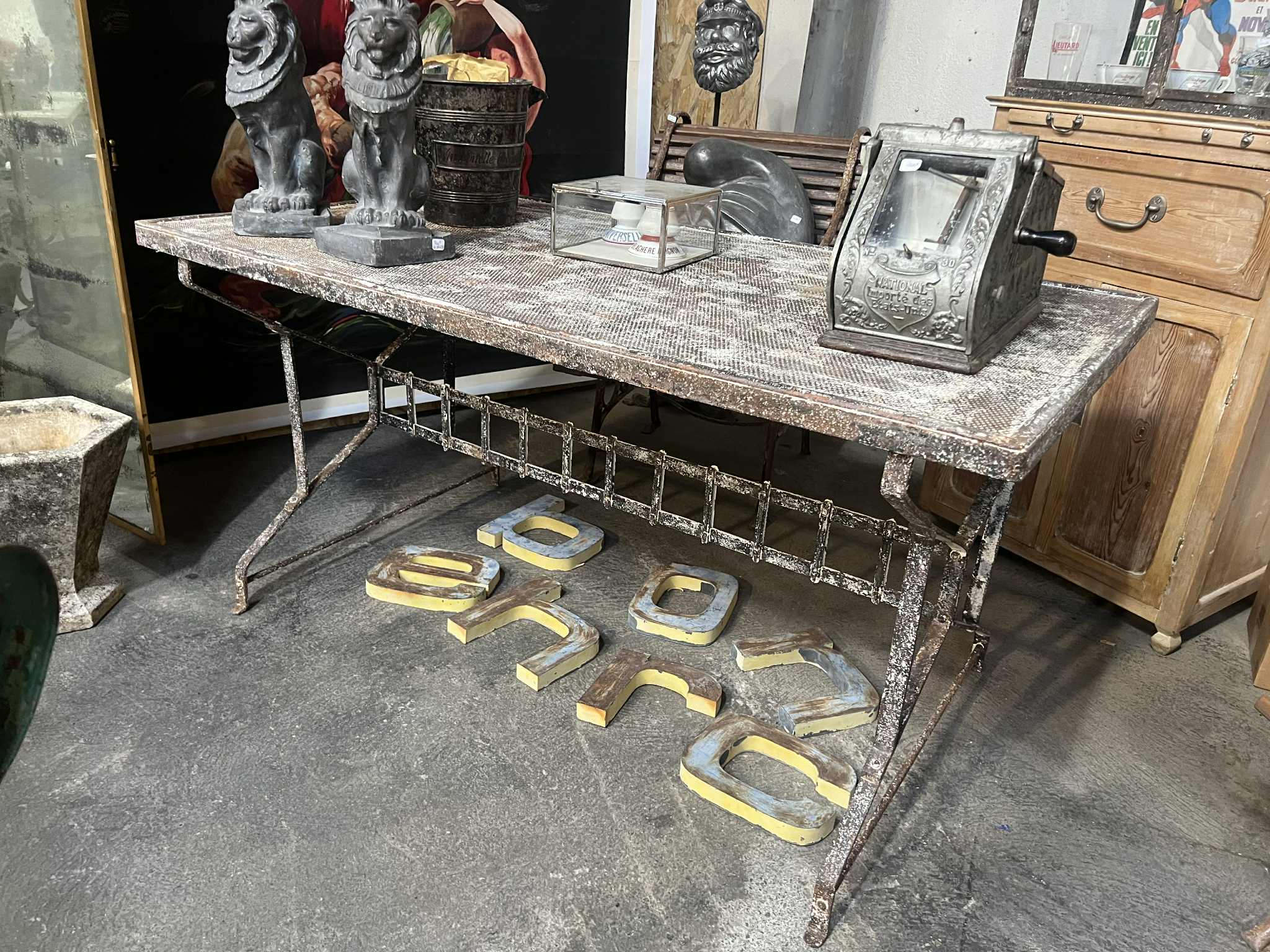 Table de jardin ancienne en fer – époque fin XIXᵉ / début XXᵉ