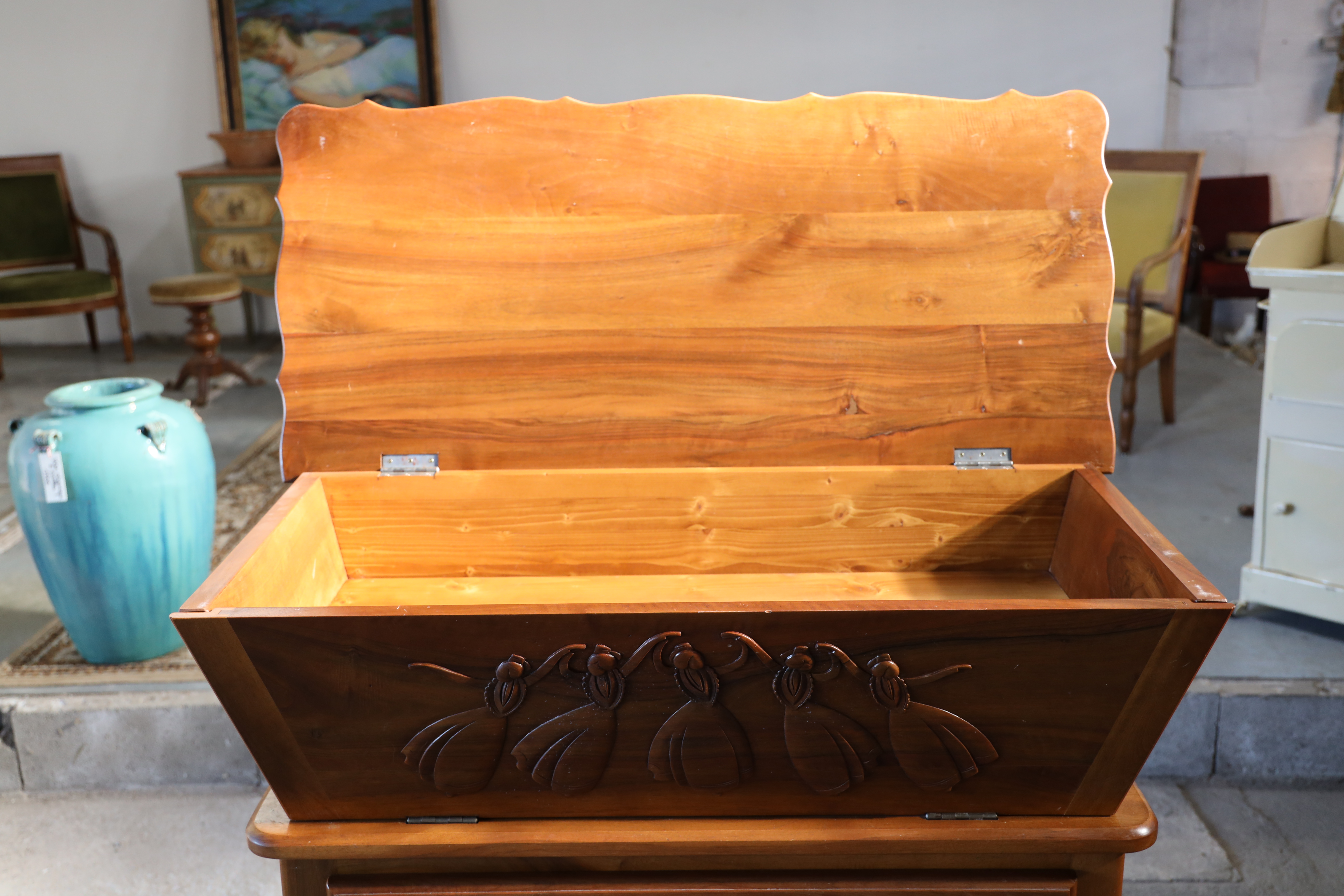 PÉTRIN ANCIEN EN BOIS SCULPTÉ CONVERTI EN MEUBLE BAR