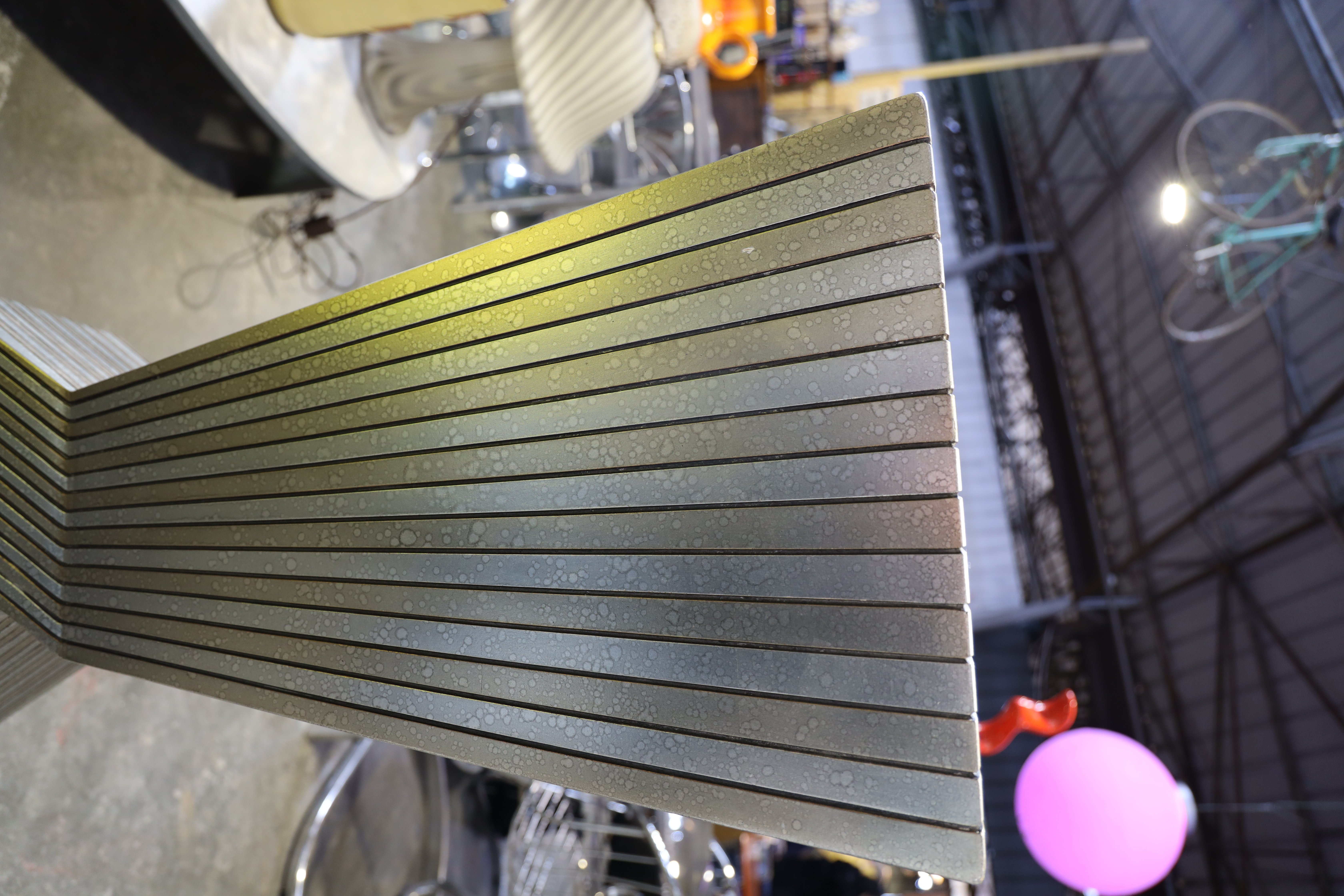 Sellette en métal et plateau céramique