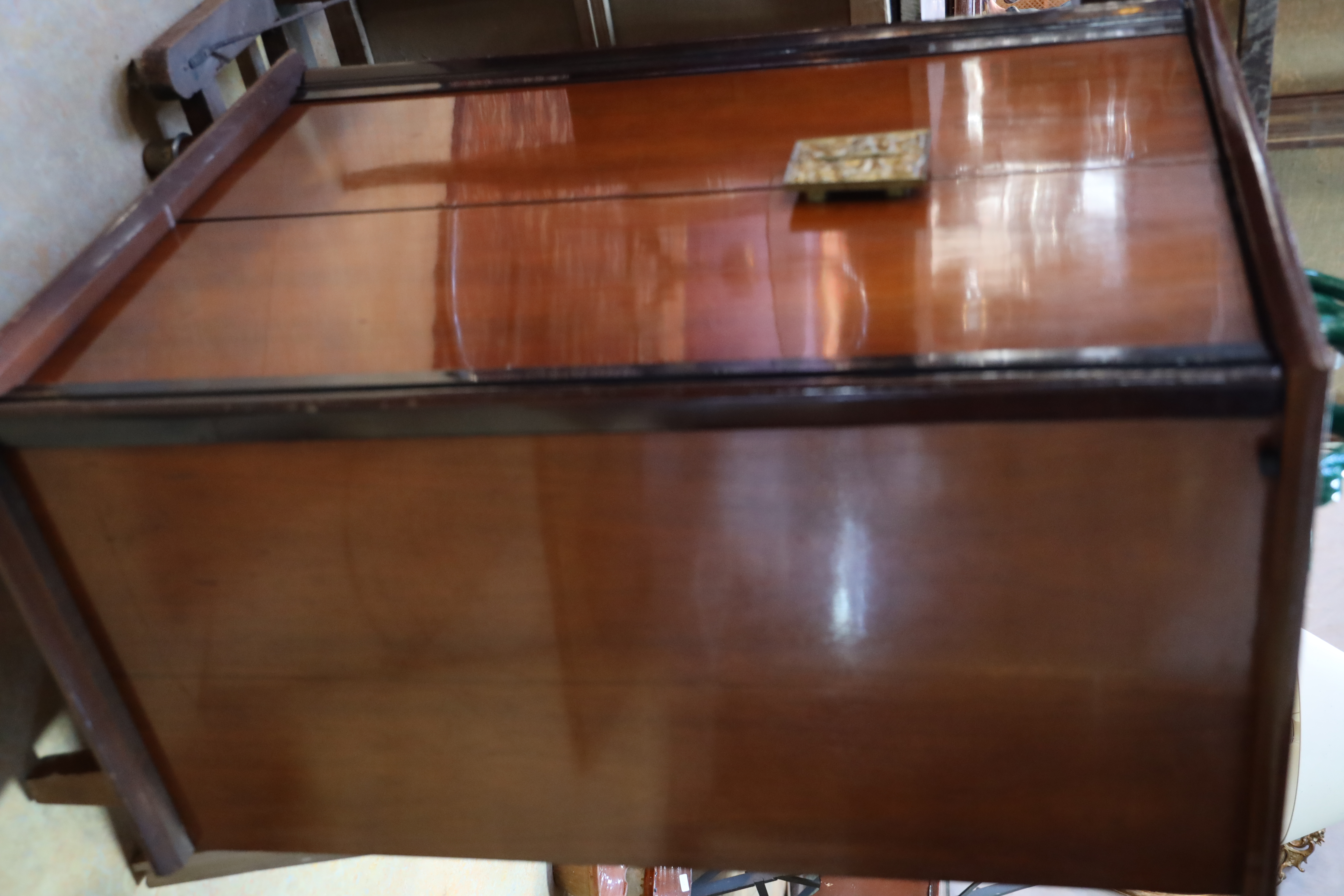 Petit meuble Philips en acajou et bronze