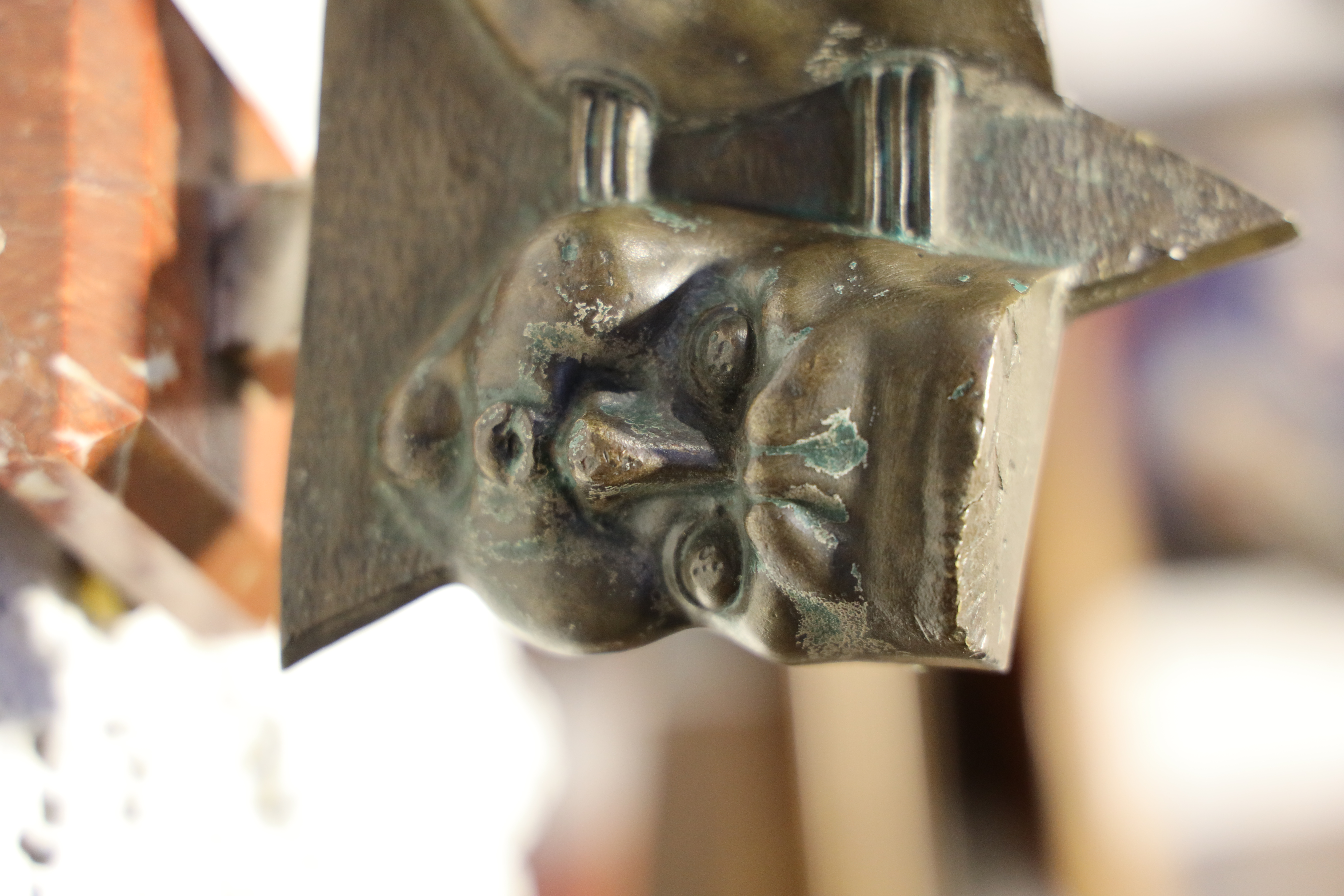 Sculpture double visage “Janus”