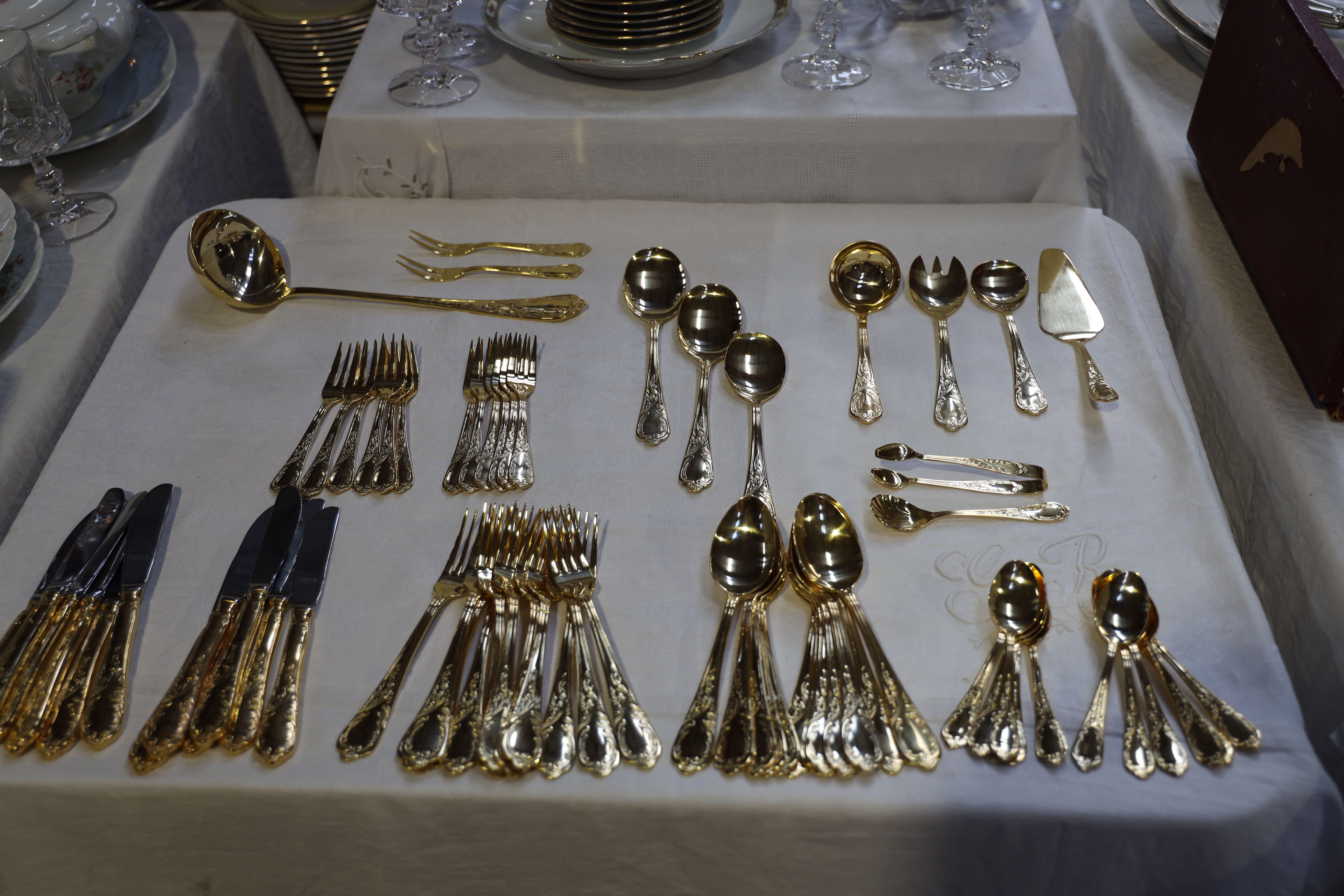 Magnifique ménagère ancienne de  72 couverts dorés